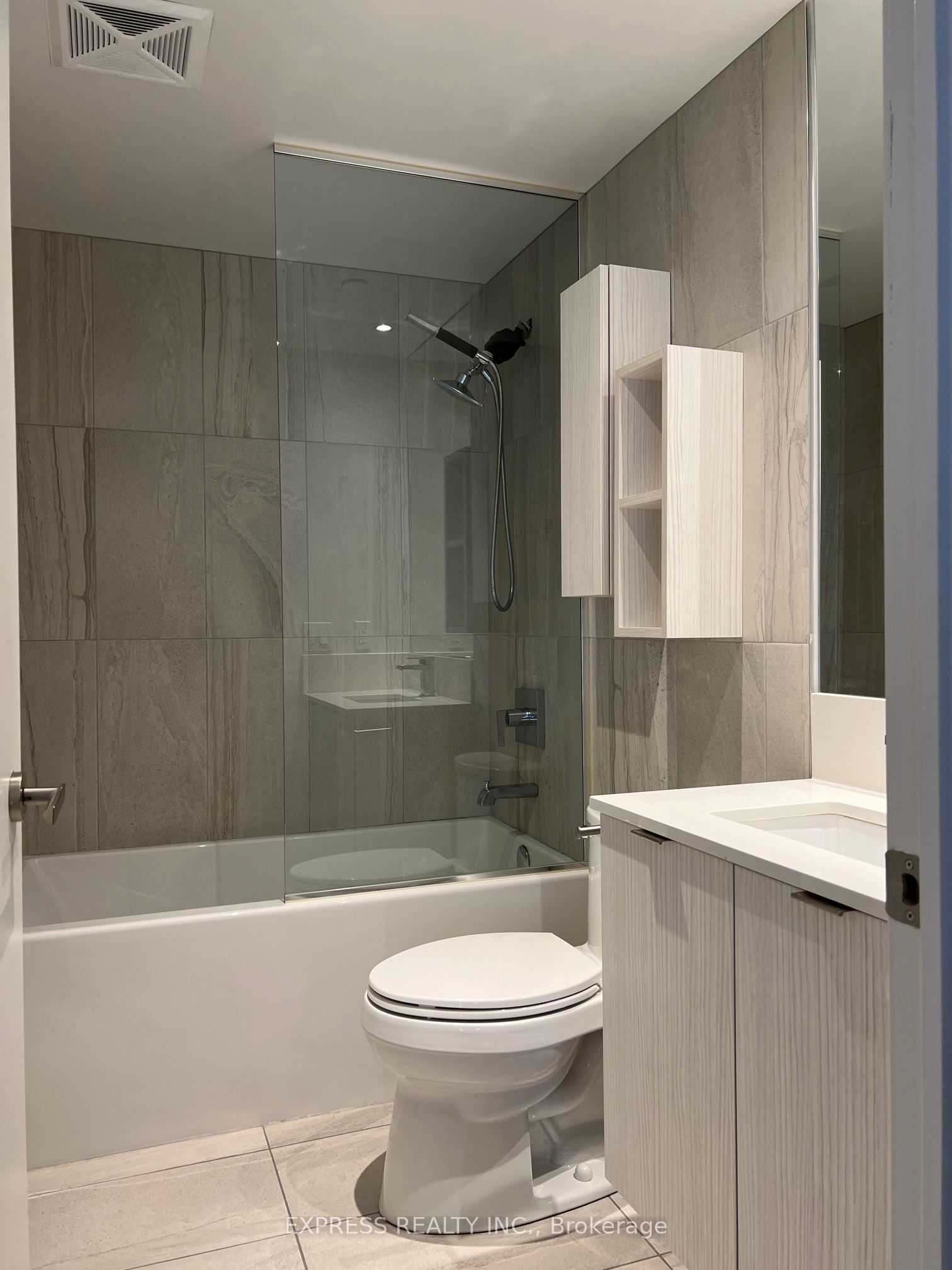 195 Redpath Avenue 2306, Toronto, ON M4P 0E4 photo 4