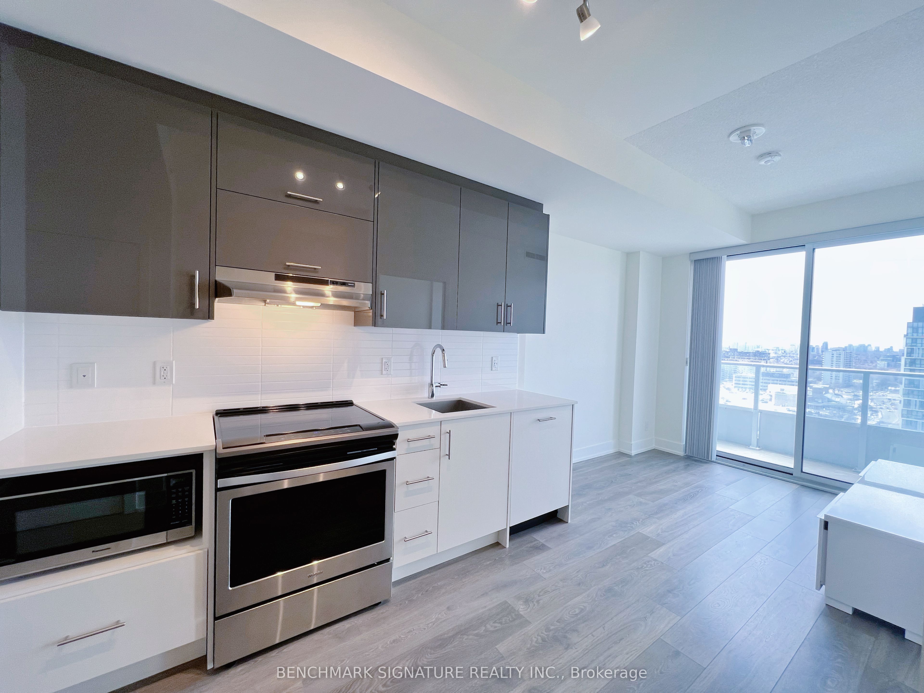180 Fairview Mall Drive 1805, Toronto, ON M2J 0G4