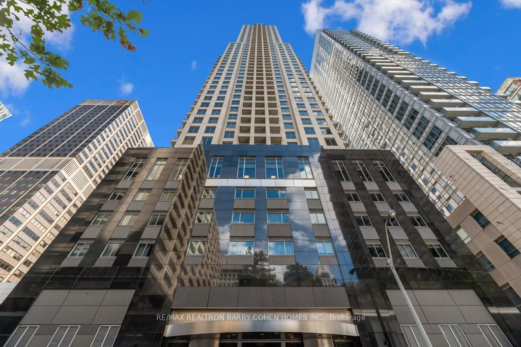 35 Balmuto Street 2703, Toronto, ON M4W 3R1