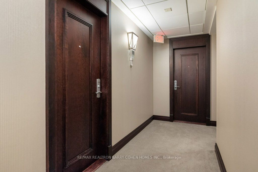 35 Balmuto Street 2703, Toronto, ON M4W 3R1 photo 5