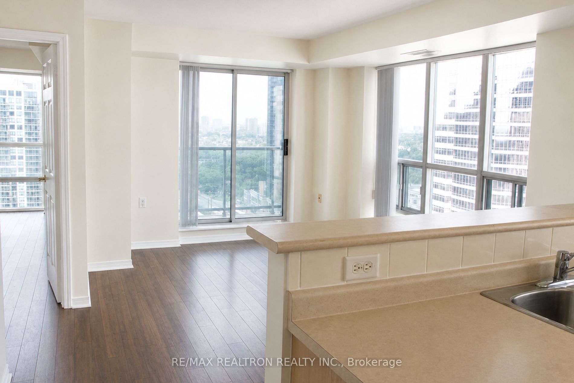 20 Olive Avenue LPH02, Toronto, ON M2N 7G5 photo 3