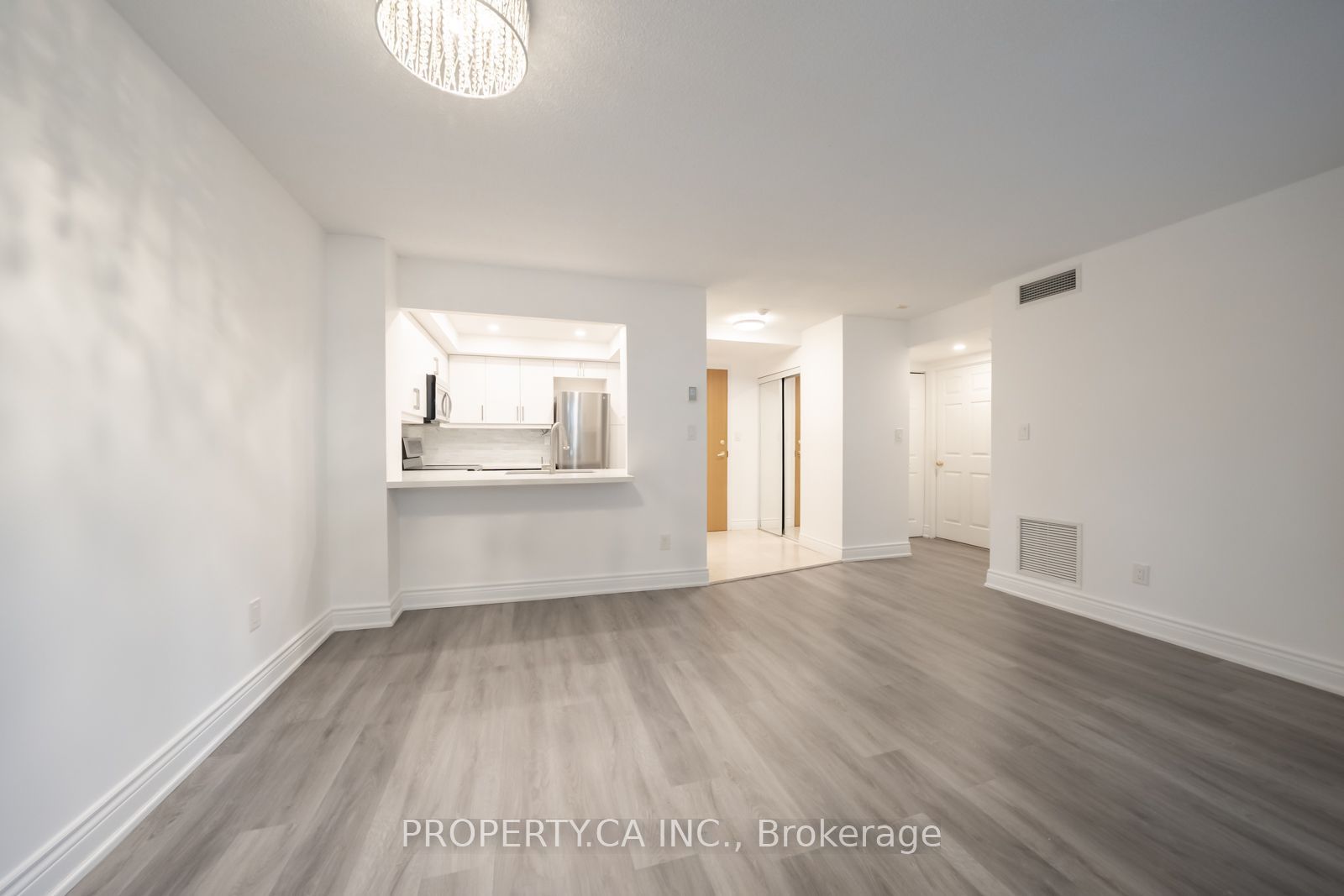 99 Hayden Street N 207, Toronto, ON M4Y 3B4 photo 3