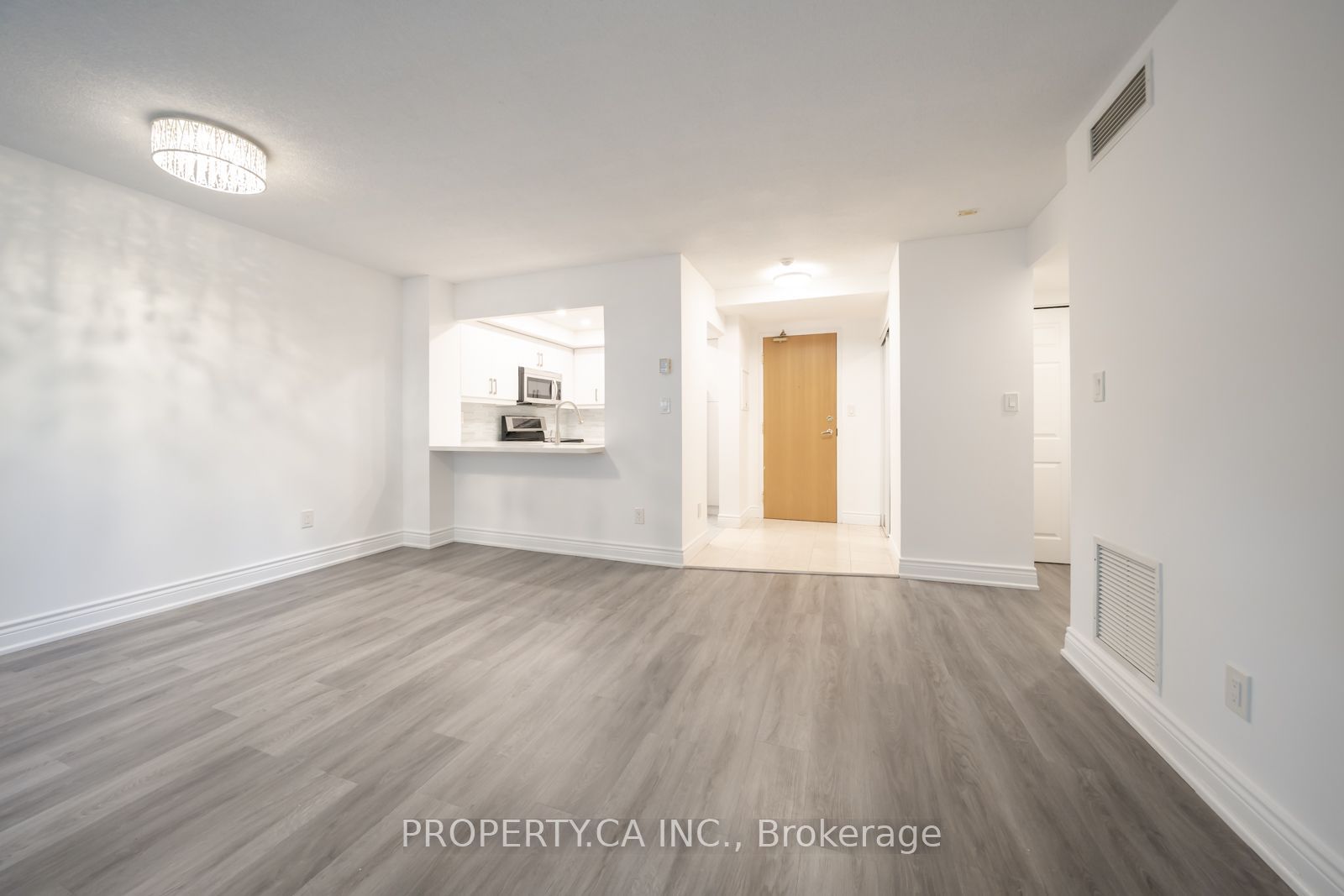 99 Hayden Street N 207, Toronto, ON M4Y 3B4 photo 4