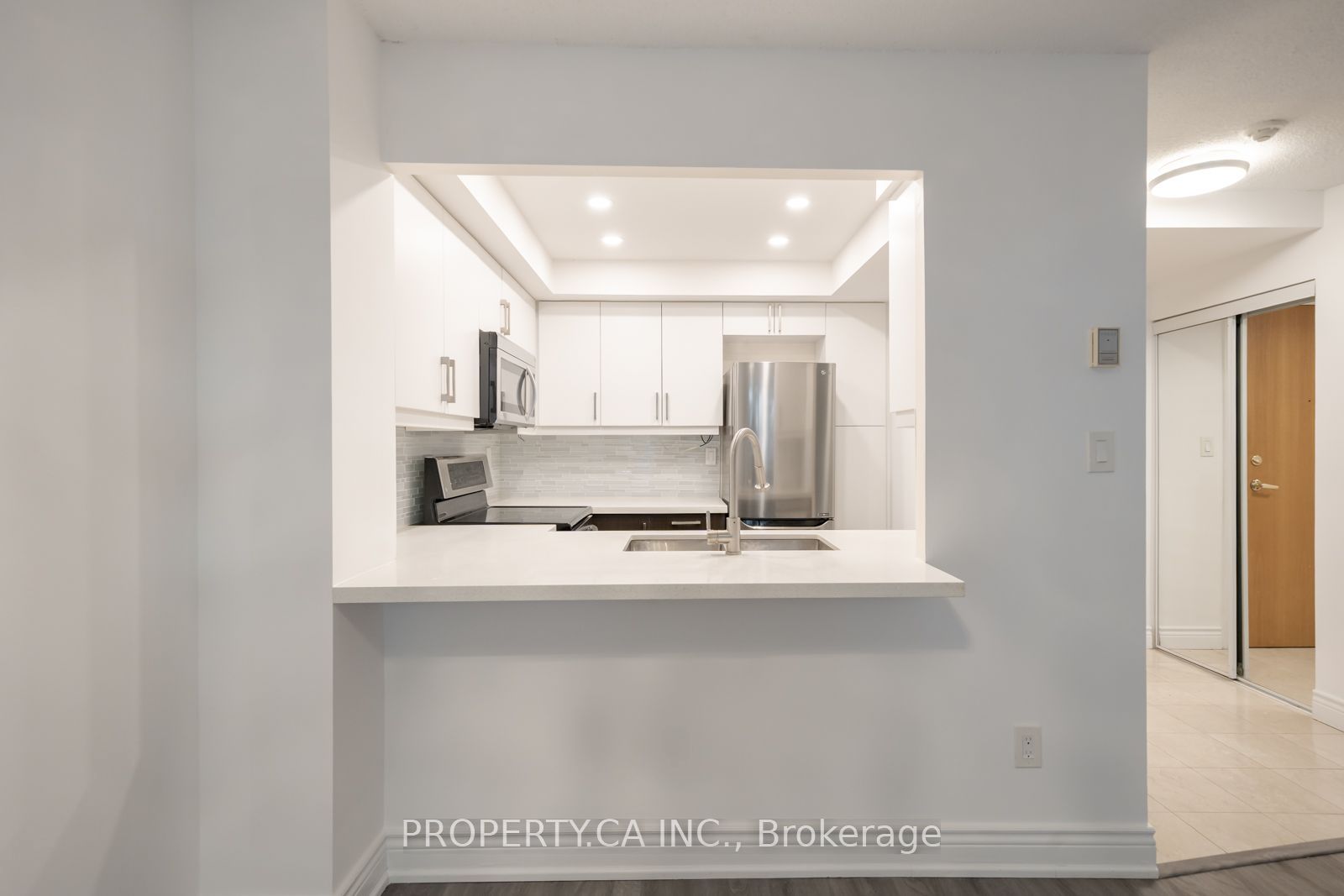 99 Hayden Street N 207, Toronto, ON M4Y 3B4 photo 5