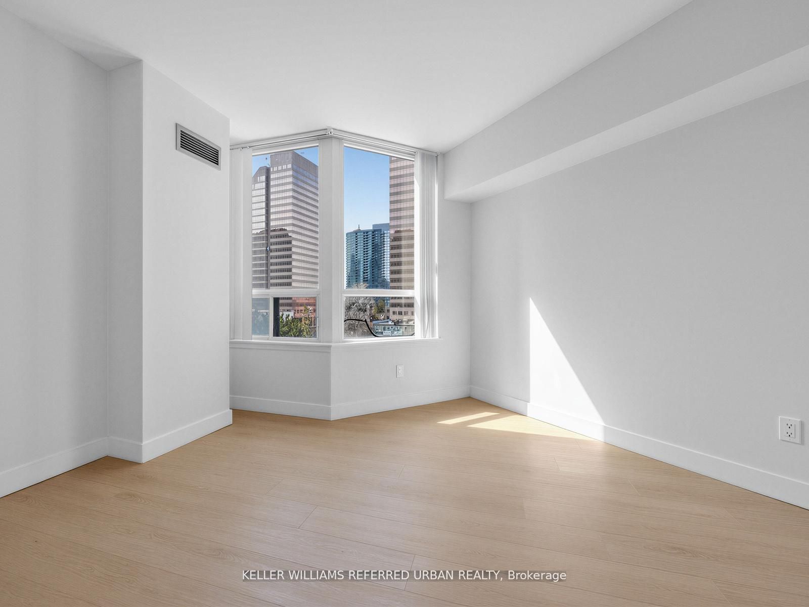 7 Bishop Avenue 501, Toronto, ON M2M 4J4 photo 2