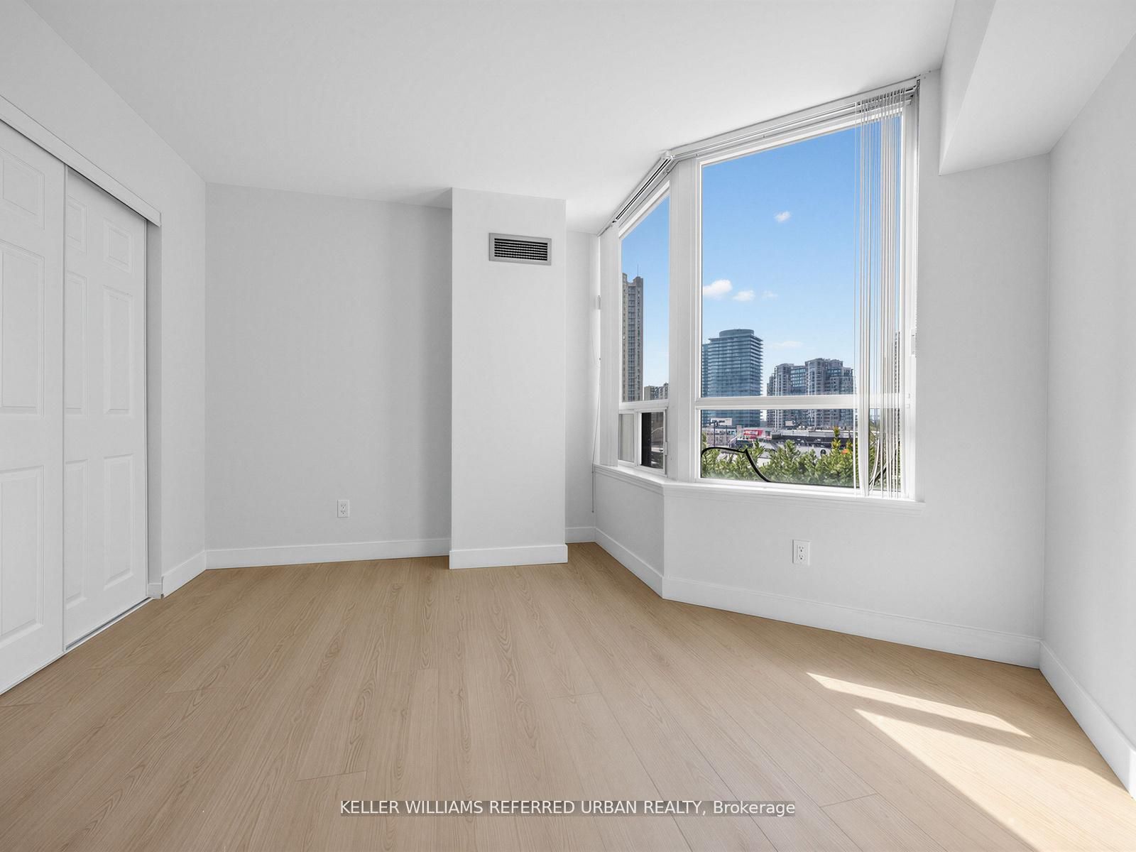 7 Bishop Avenue 501, Toronto, ON M2M 4J4 photo 3