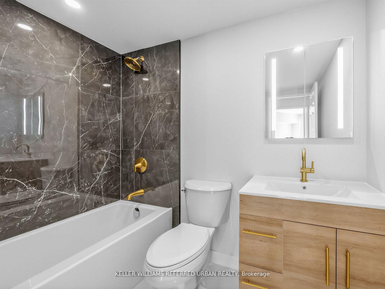 7 Bishop Avenue 501, Toronto, ON M2M 4J4 photo 4