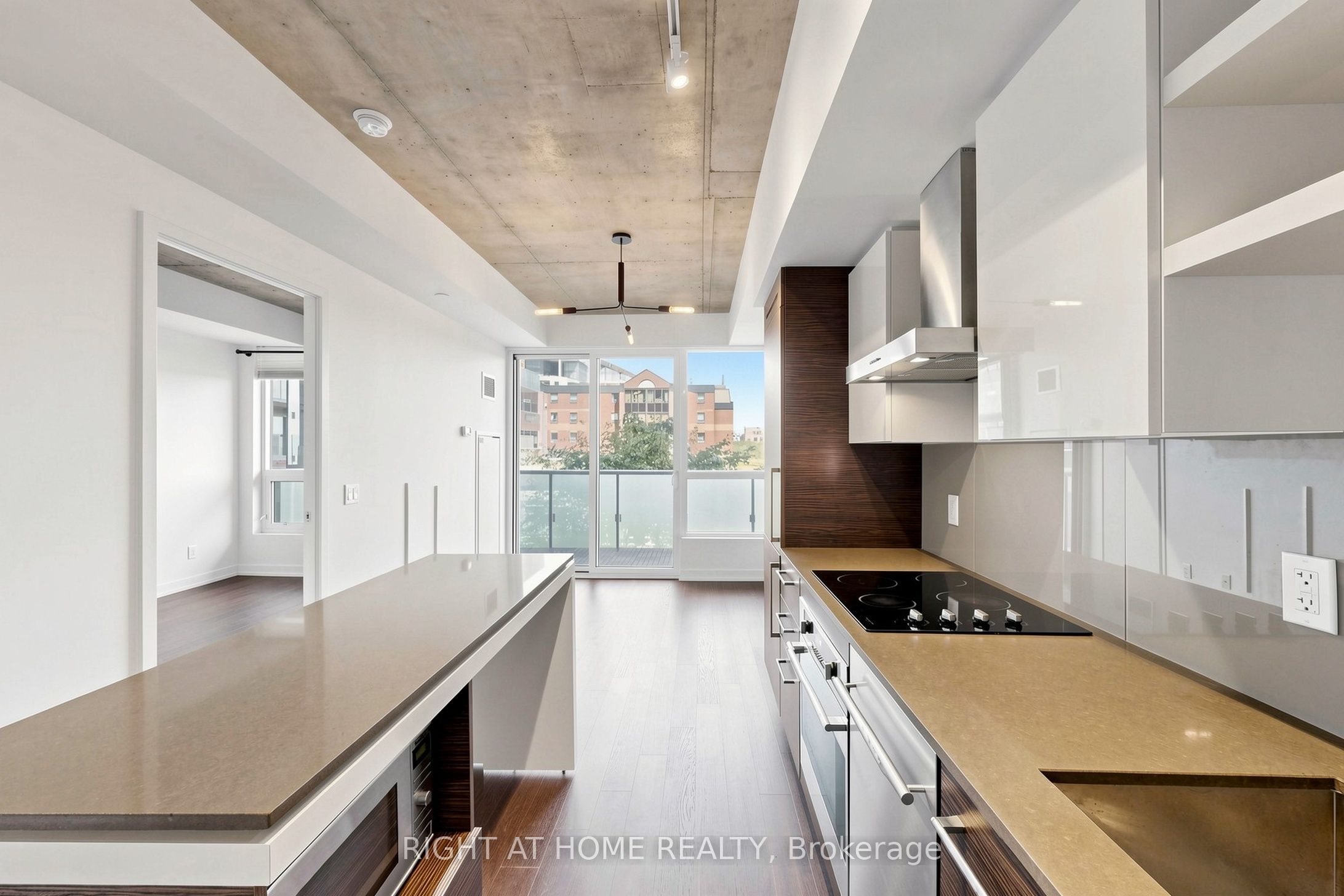 1030 King Street W 512, Toronto, ON M6K 0B4 photo 2