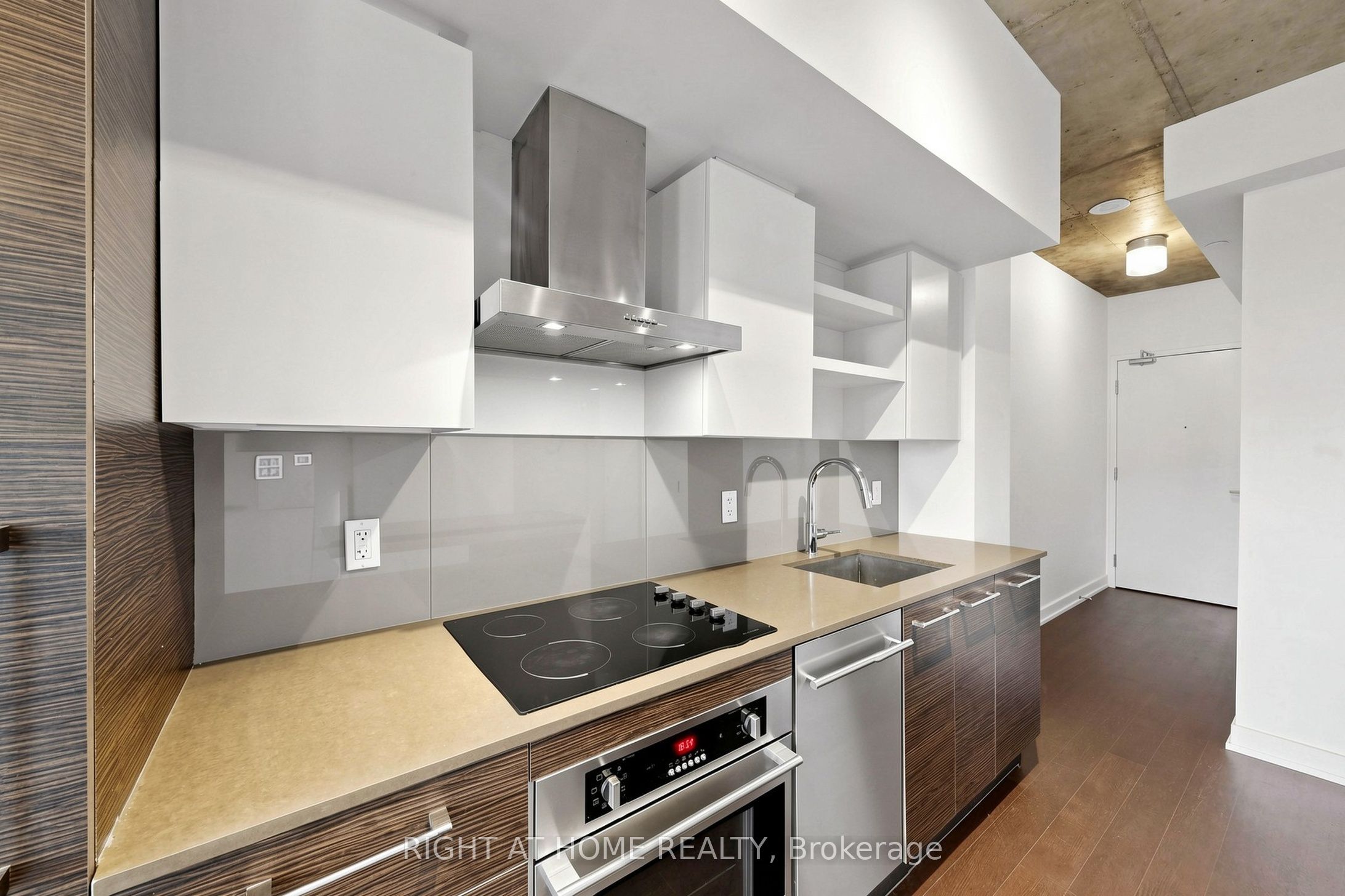 1030 King Street W 512, Toronto, ON M6K 0B4 photo 4