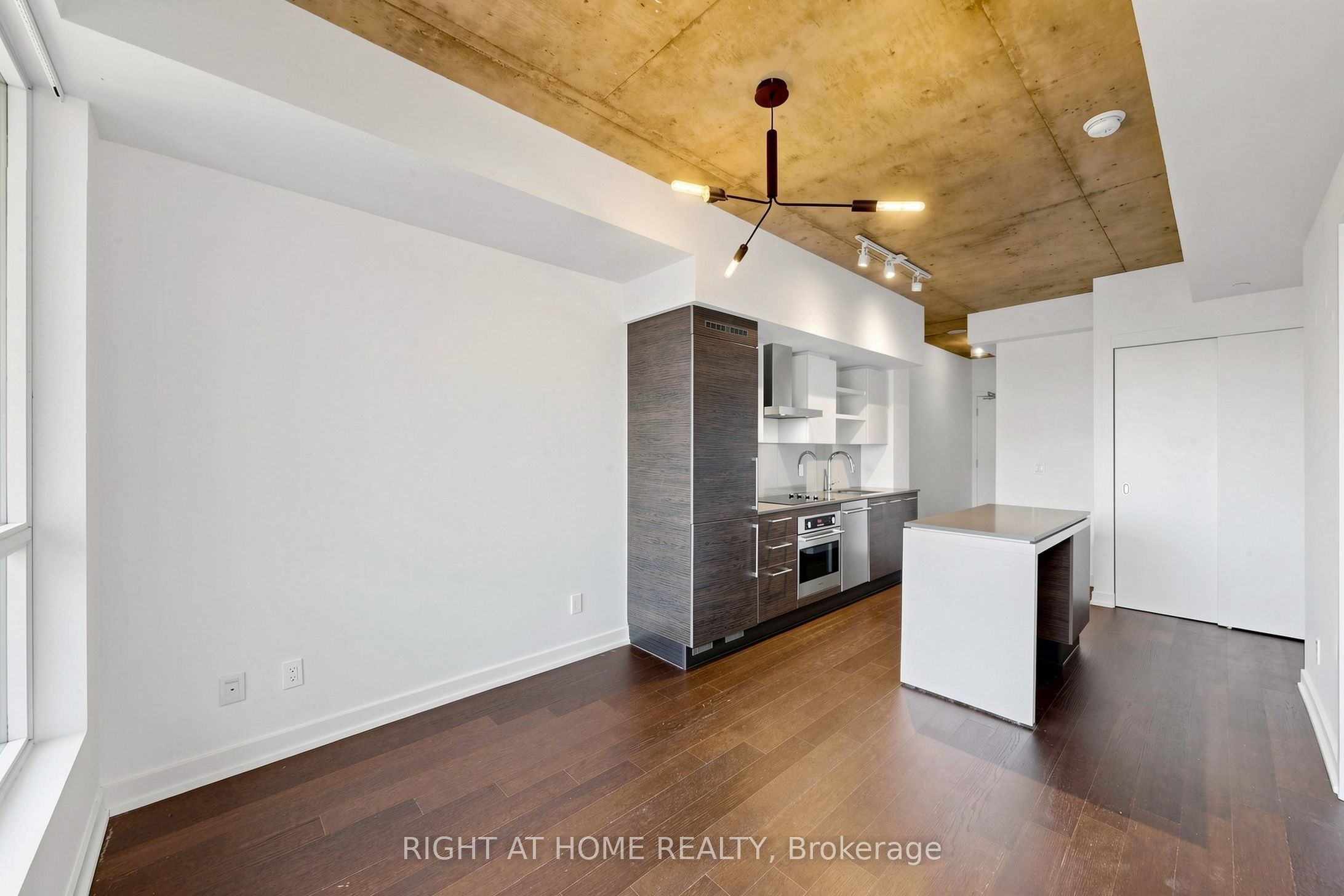 1030 King Street W 512, Toronto, ON M6K 0B4 photo 5