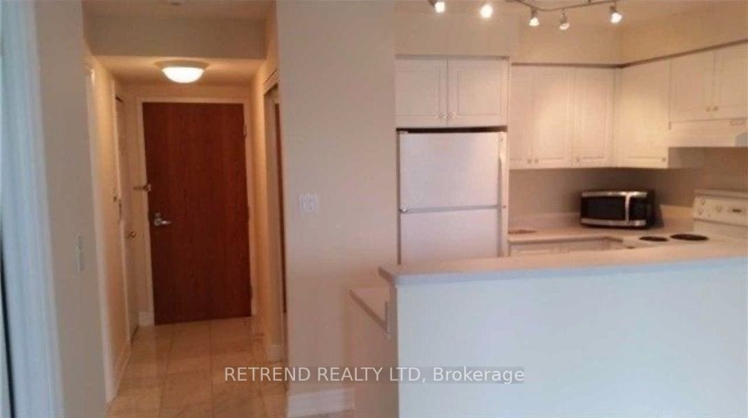 23 Lorraine Dr Drive 312, Toronto, ON M2N 6Z6 photo 2