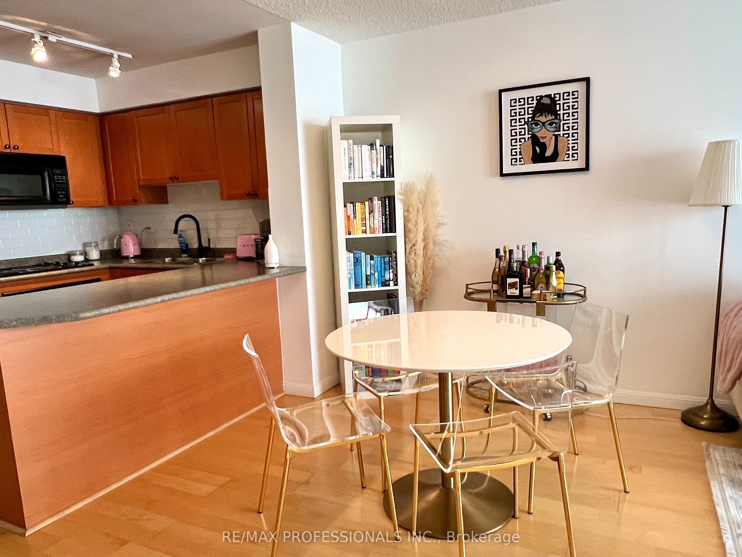 18 Stafford Street 607, Toronto, ON M5V 3W4 photo 4