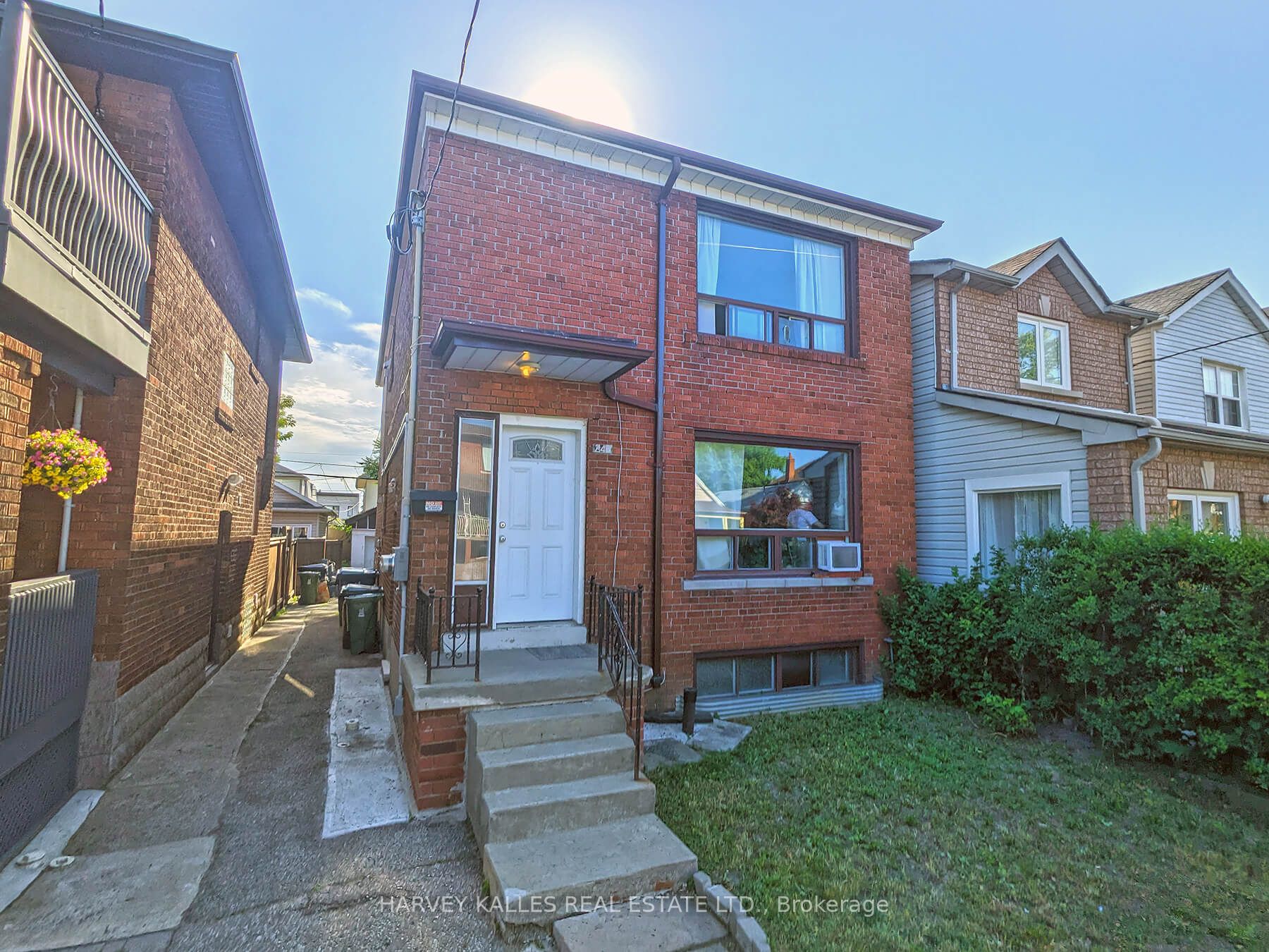 242 Robina Avenue Main, Toronto, ON M6C 3Z1