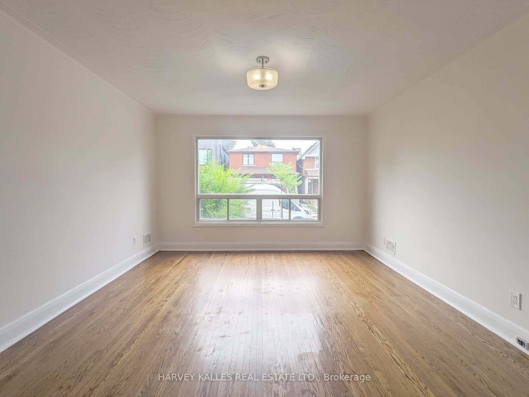 242 Robina Avenue Main, Toronto, ON M6C 3Z1 photo 2