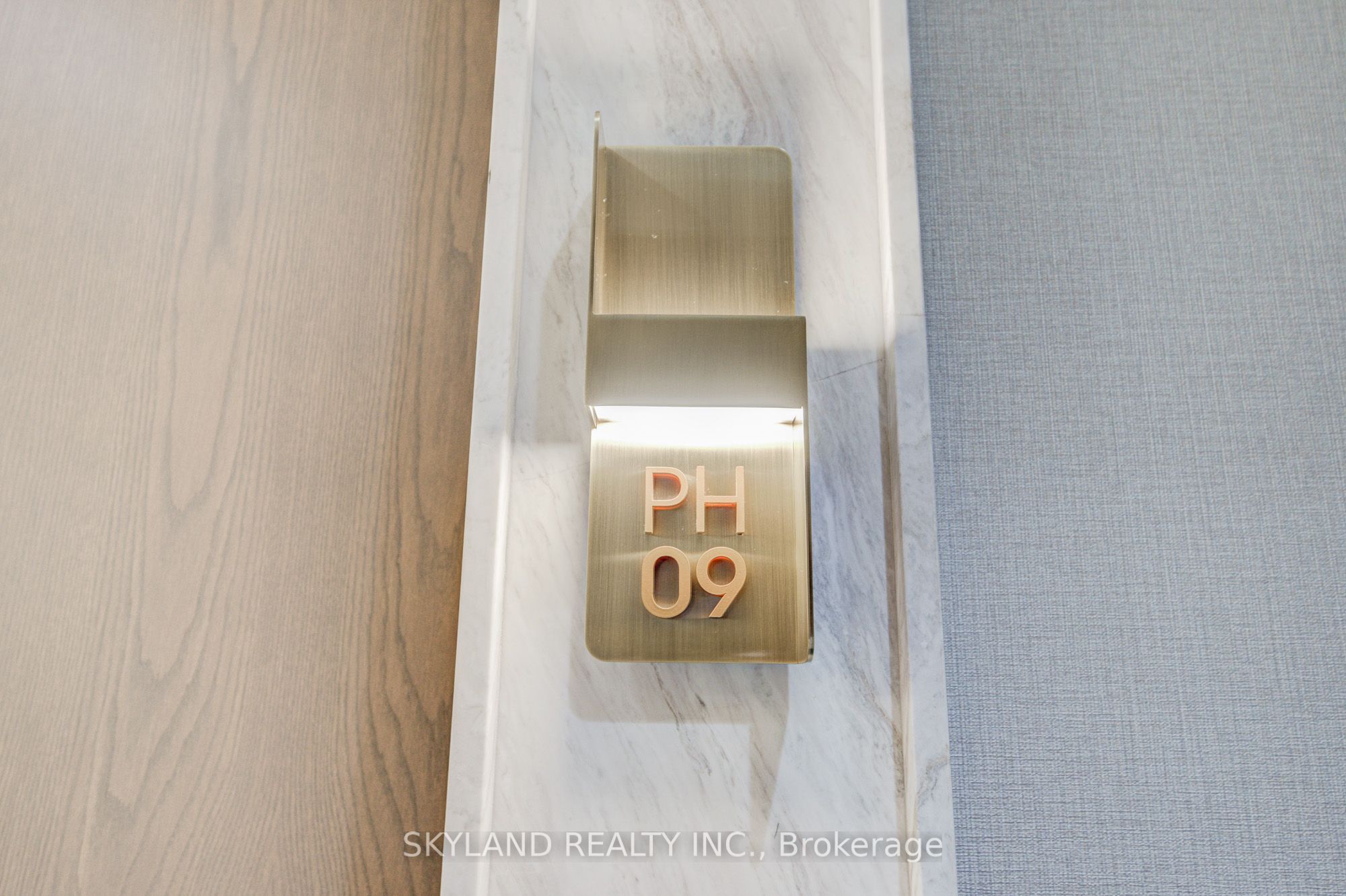 30 Inn On The Park Drive PH 09, Toronto, ON M3C 0P7