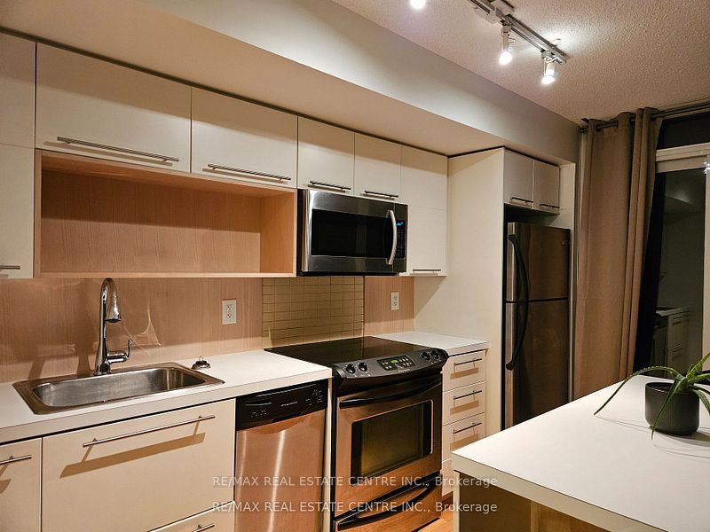 25 Carlton Street 1611, Toronto, ON M5B 1L4 photo 3