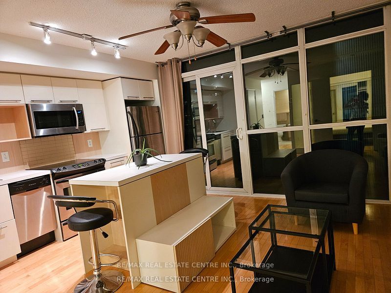 25 Carlton Street 1611, Toronto, ON M5B 1L4 photo 4