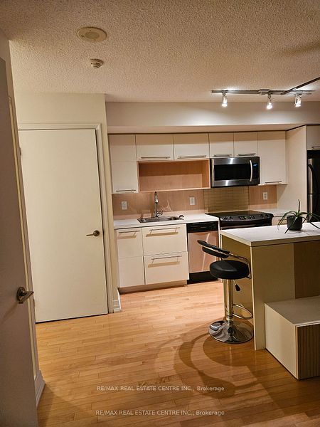 25 Carlton Street 1611, Toronto, ON M5B 1L4 photo 5