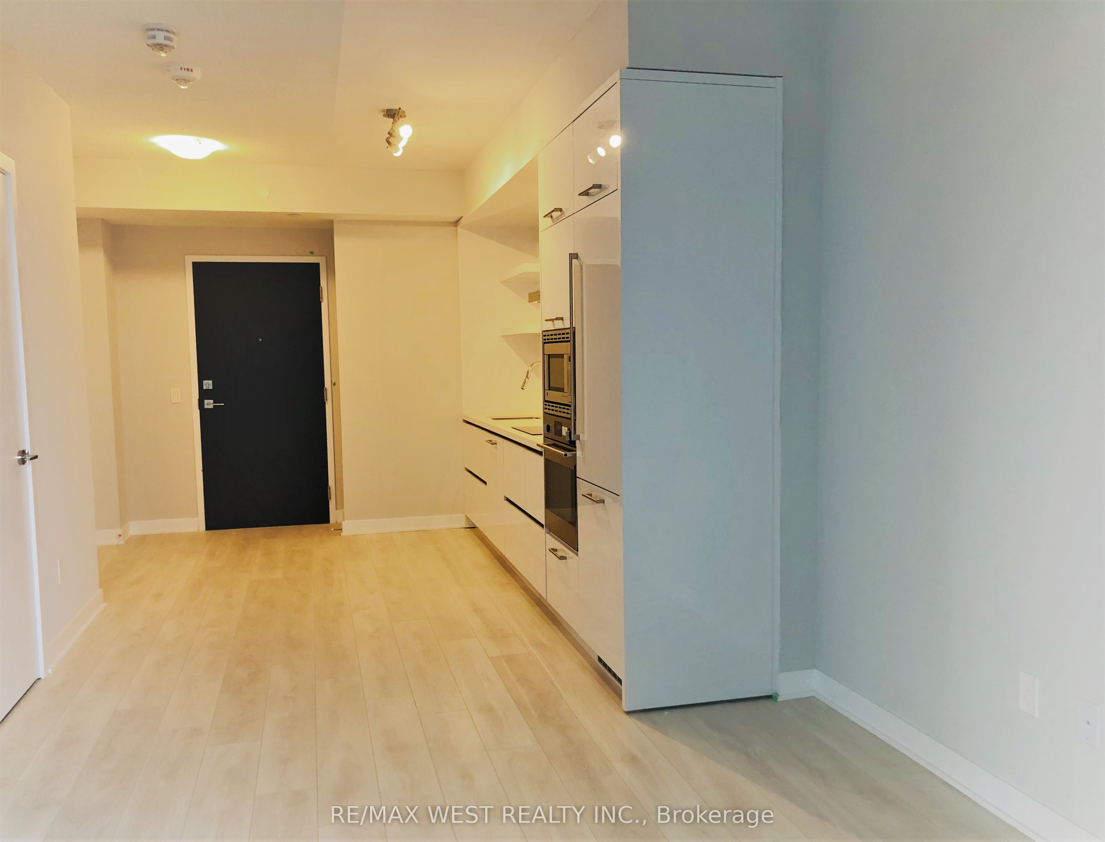2221 Yonge Street 2404, Toronto, ON M4S 2B5 photo 3