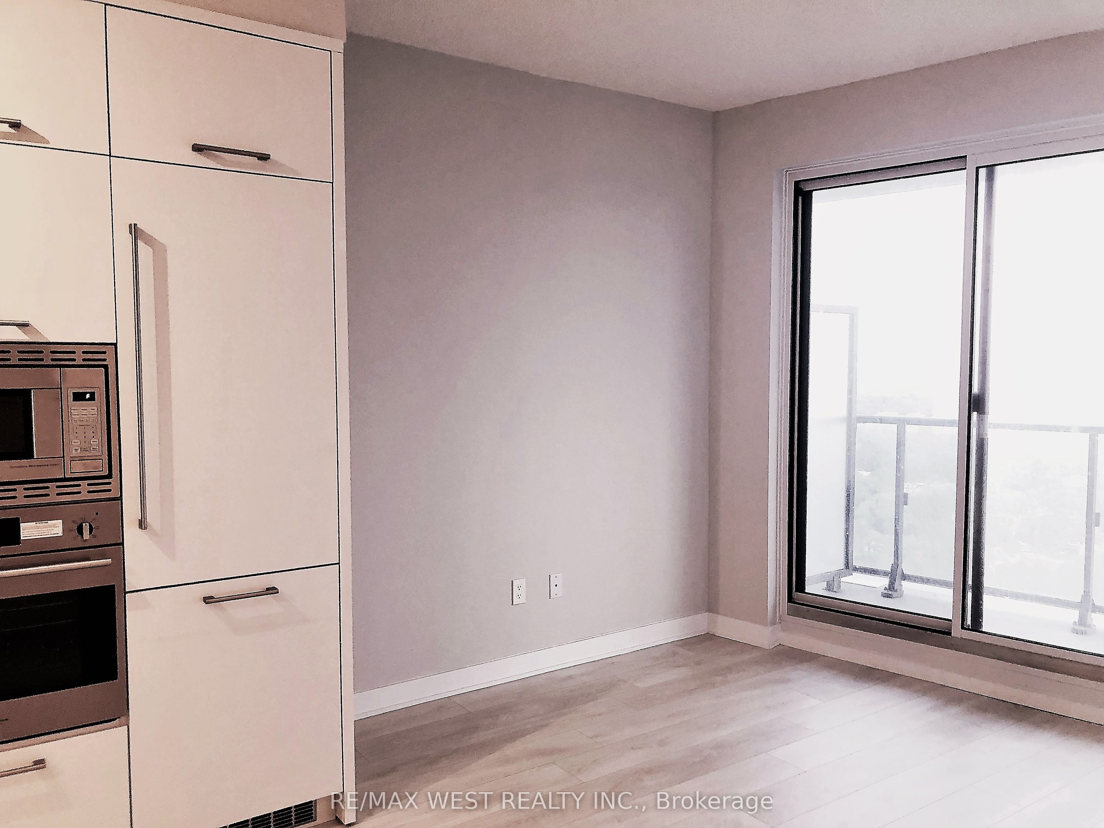 2221 Yonge Street 2404, Toronto, ON M4S 2B5 photo 5