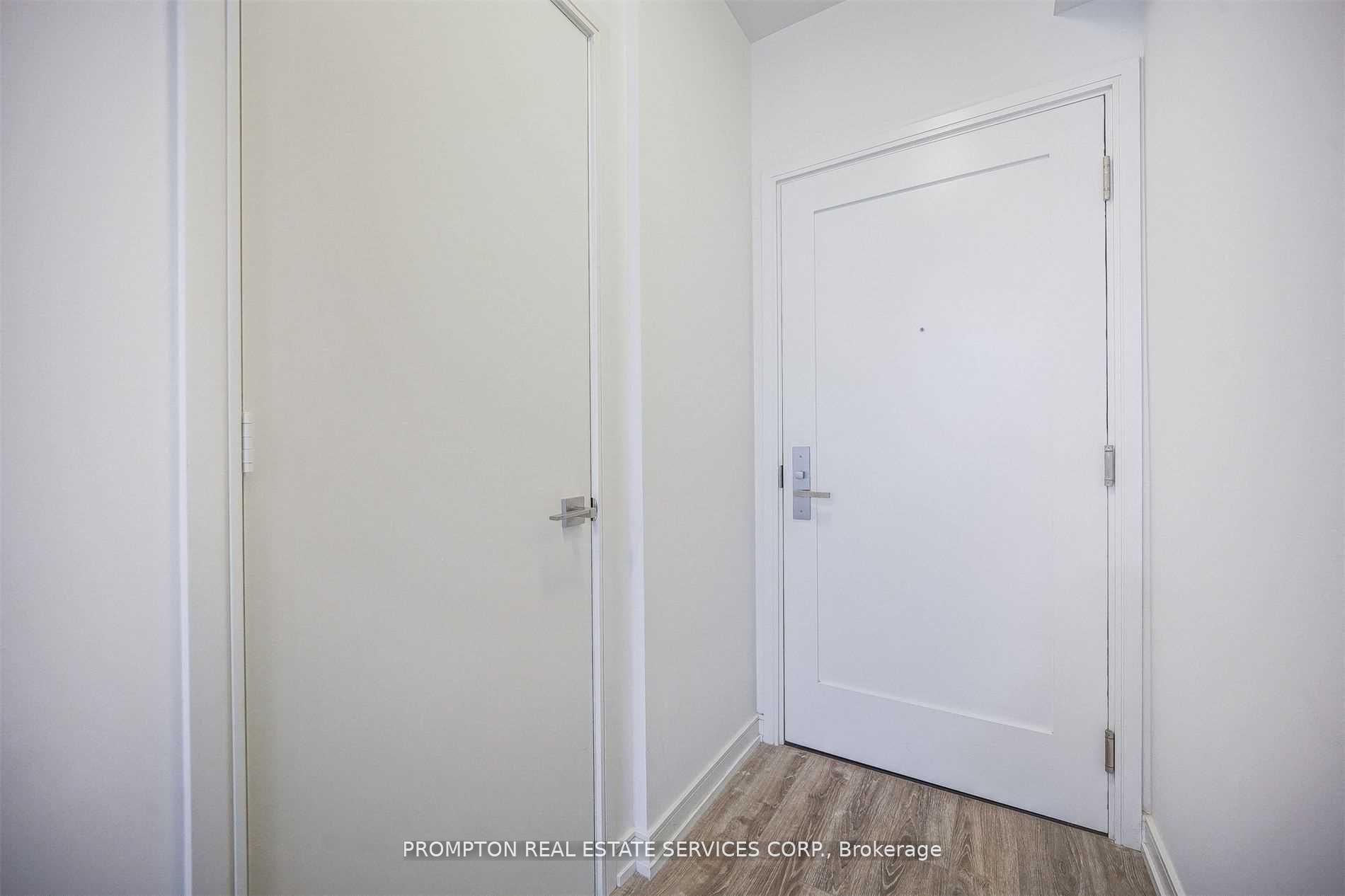 28 wellesley Street E 1805, Toronto, ON M4Y 0C4 photo 3