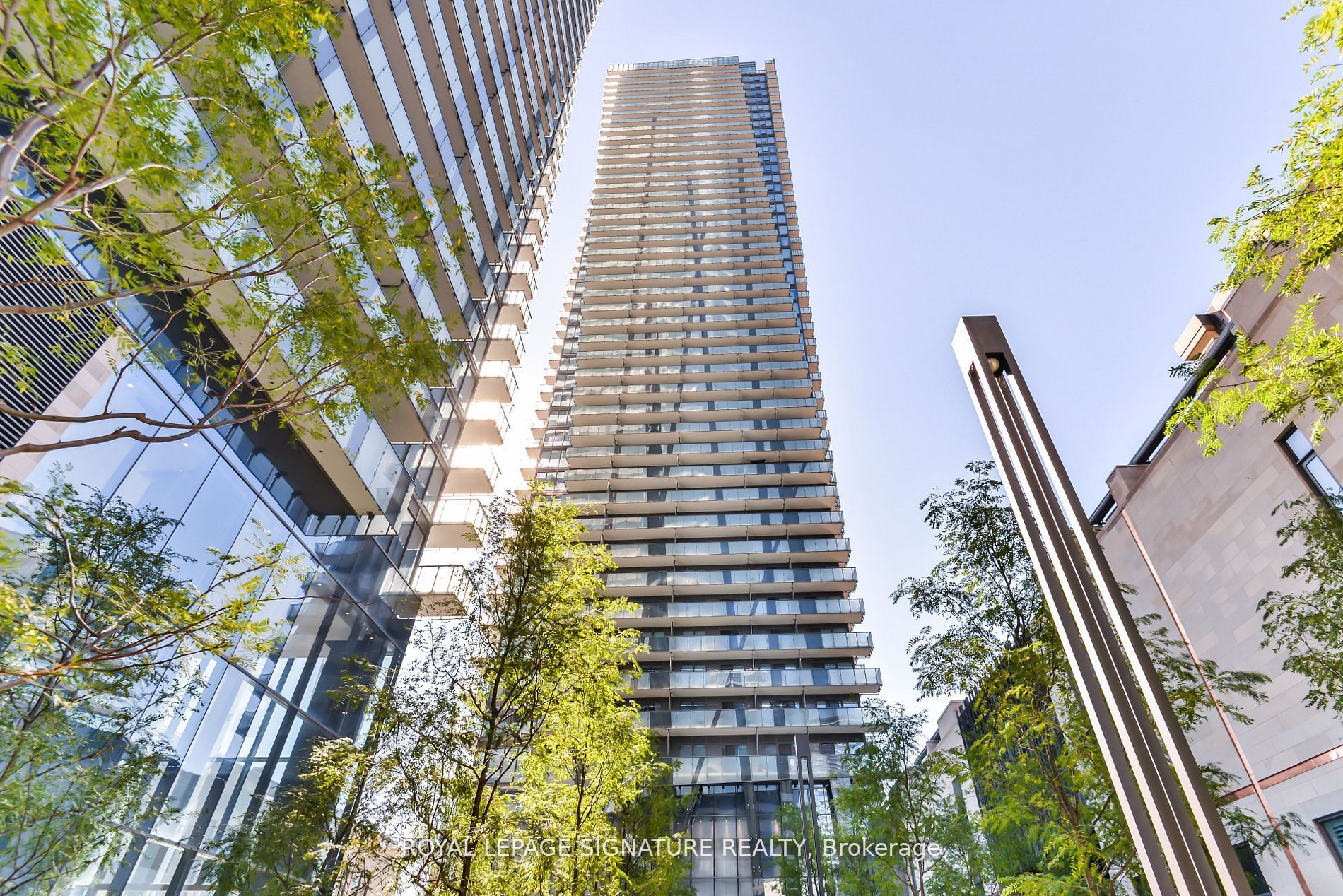 65 St Mary Street 4002, Toronto, ON M5S 0A6