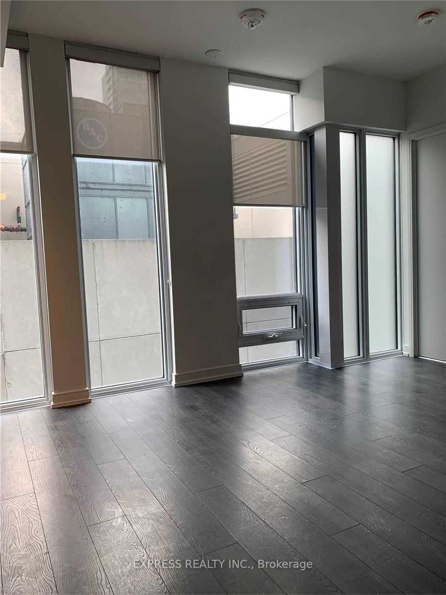 28 Wellesley Street 2401, Toronto, ON M4Y 0C4 photo 3