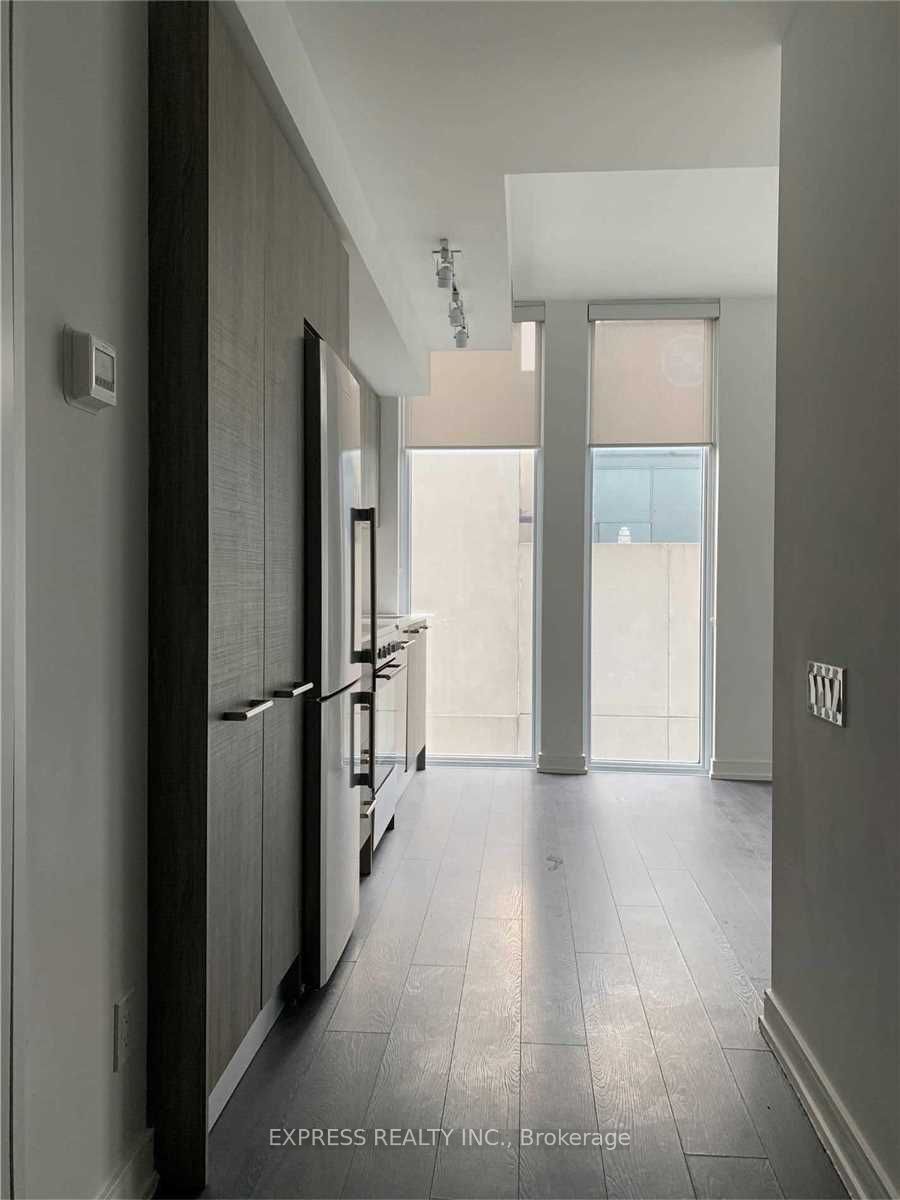 28 Wellesley Street 2401, Toronto, ON M4Y 0C4 photo 4