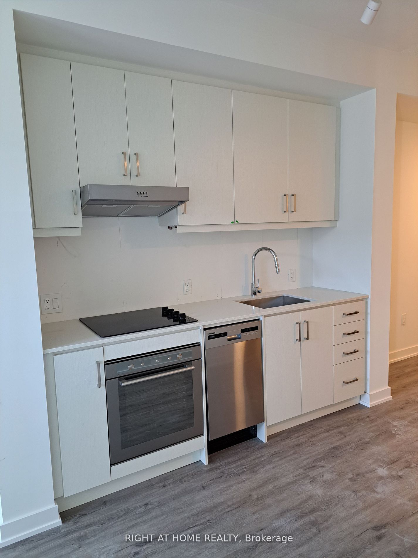 9 Tecumseth Street 1401, Toronto, ON M5V 3G4 photo 2