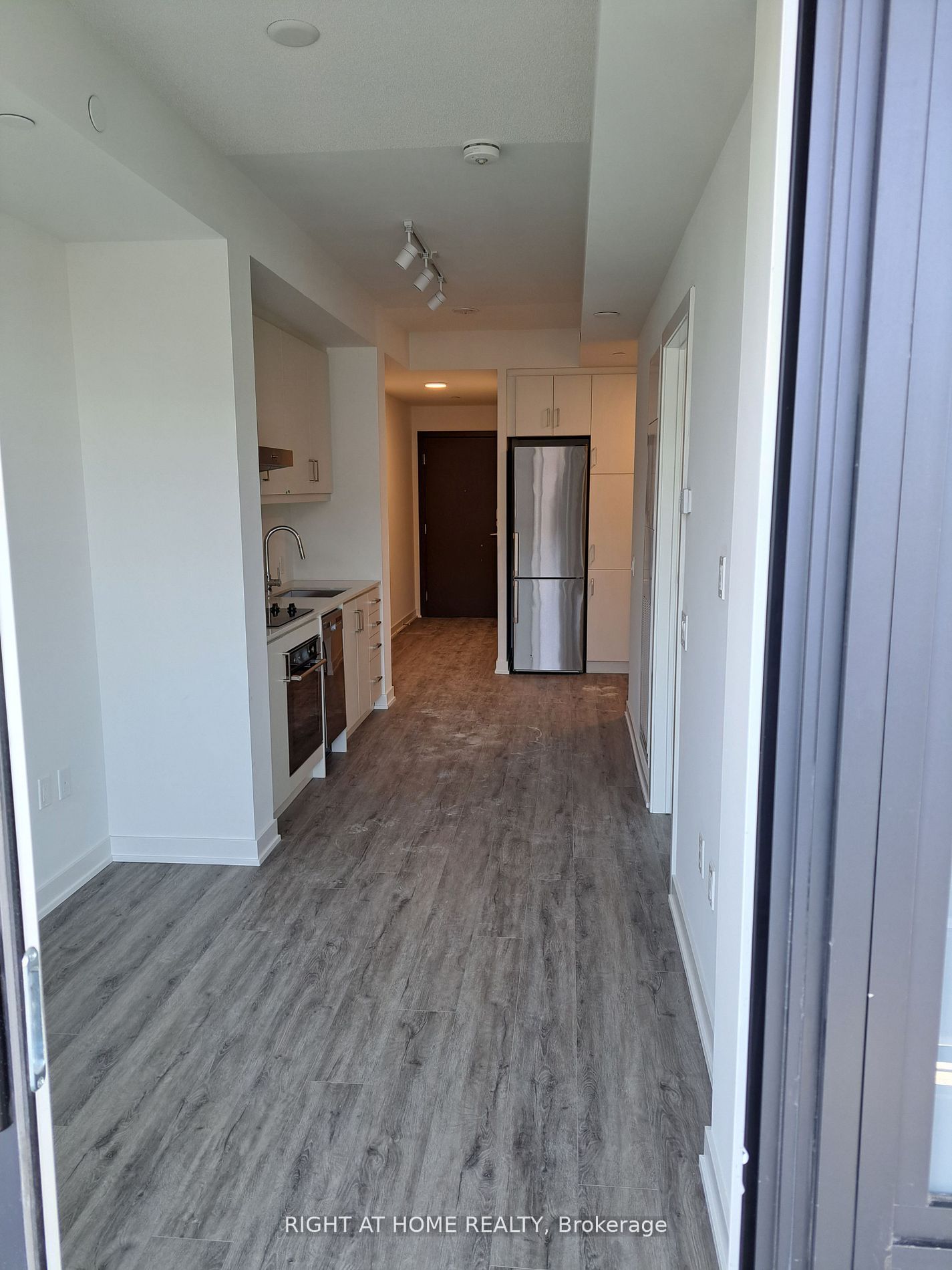 9 Tecumseth Street 1401, Toronto, ON M5V 3G4 photo 3