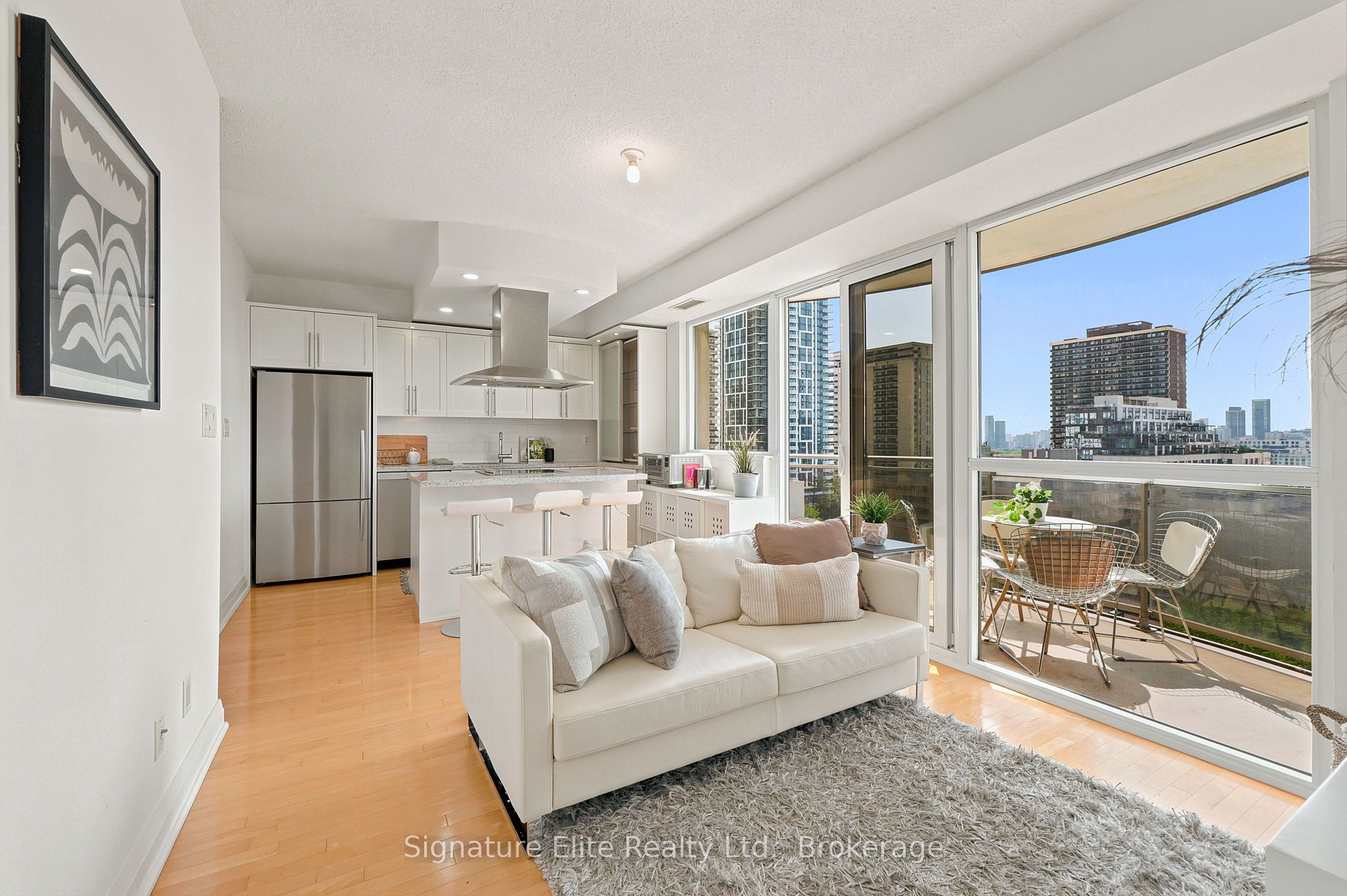 1430 Yonge Street 902, Toronto, ON M4T 1Y6