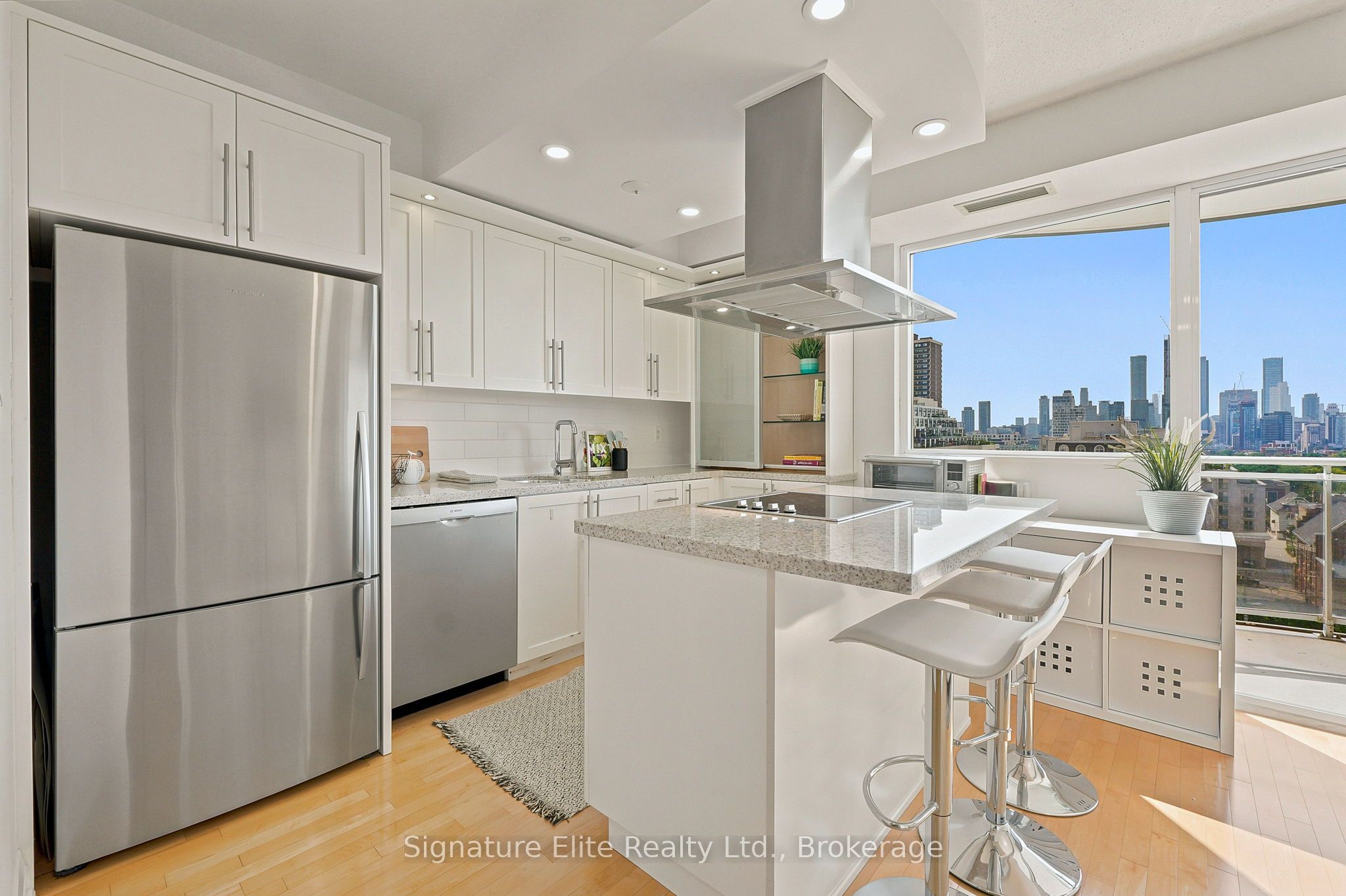 1430 Yonge Street 902, Toronto, ON M4T 1Y6 photo 3