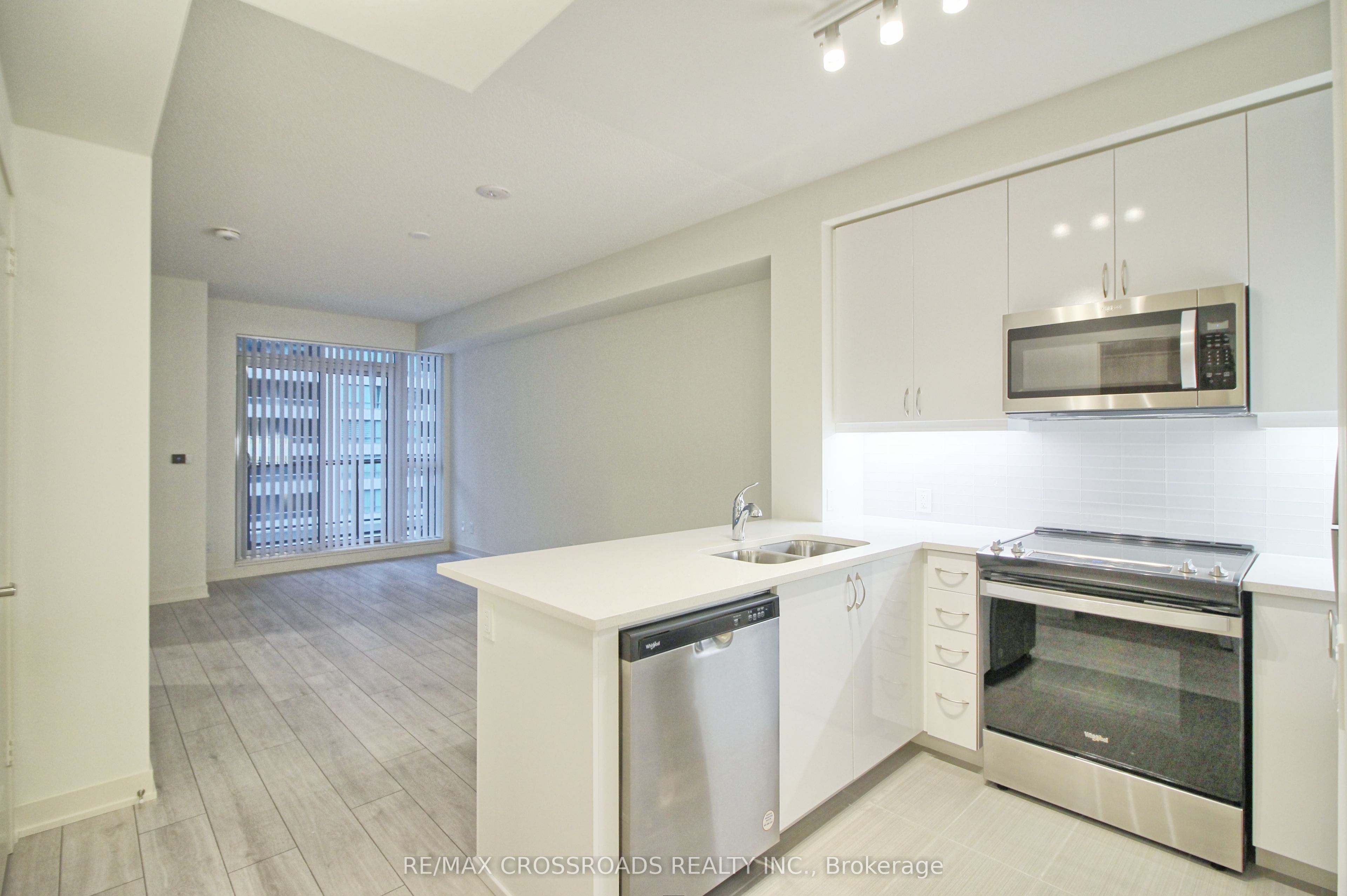 4955 Yonge Street 703, Toronto, ON M2N 0L8 photo 2