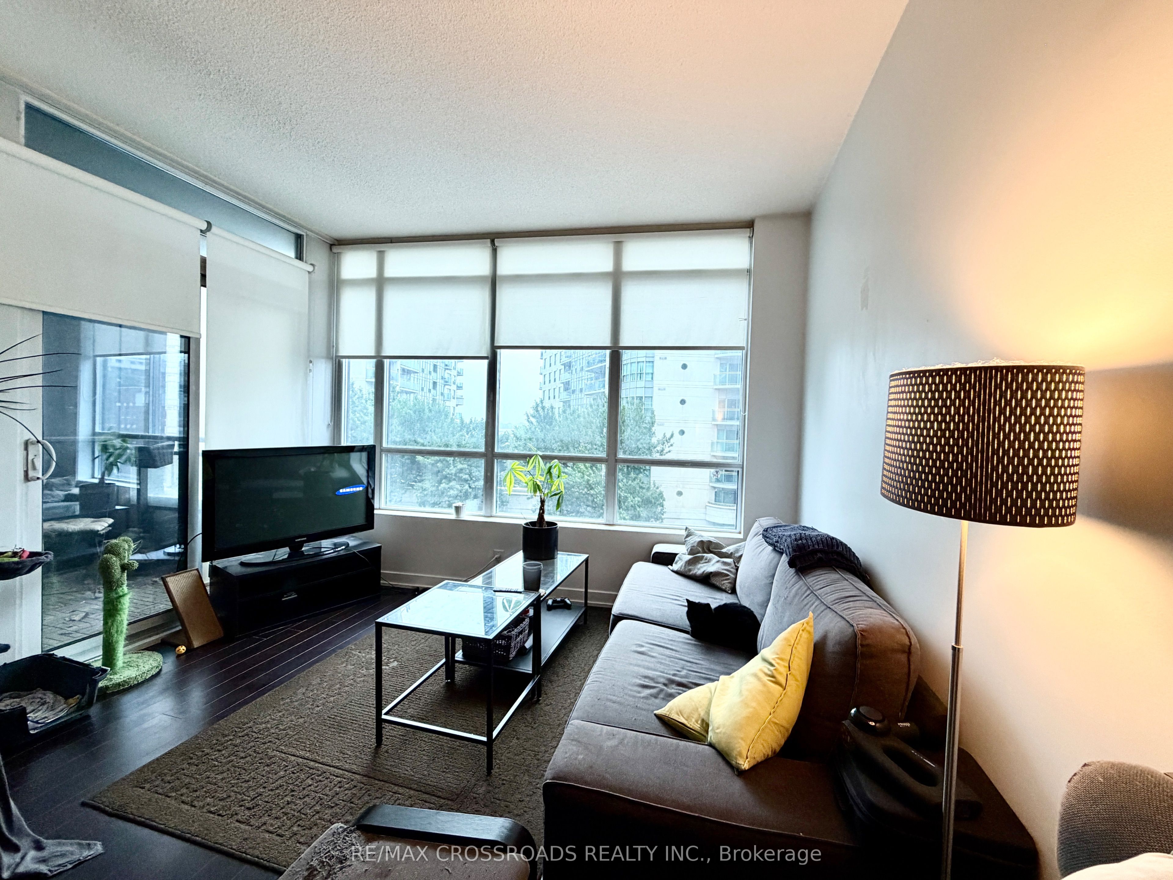38 Dan Leckie Way 519, Toronto, ON M5V 2V6 photo 3