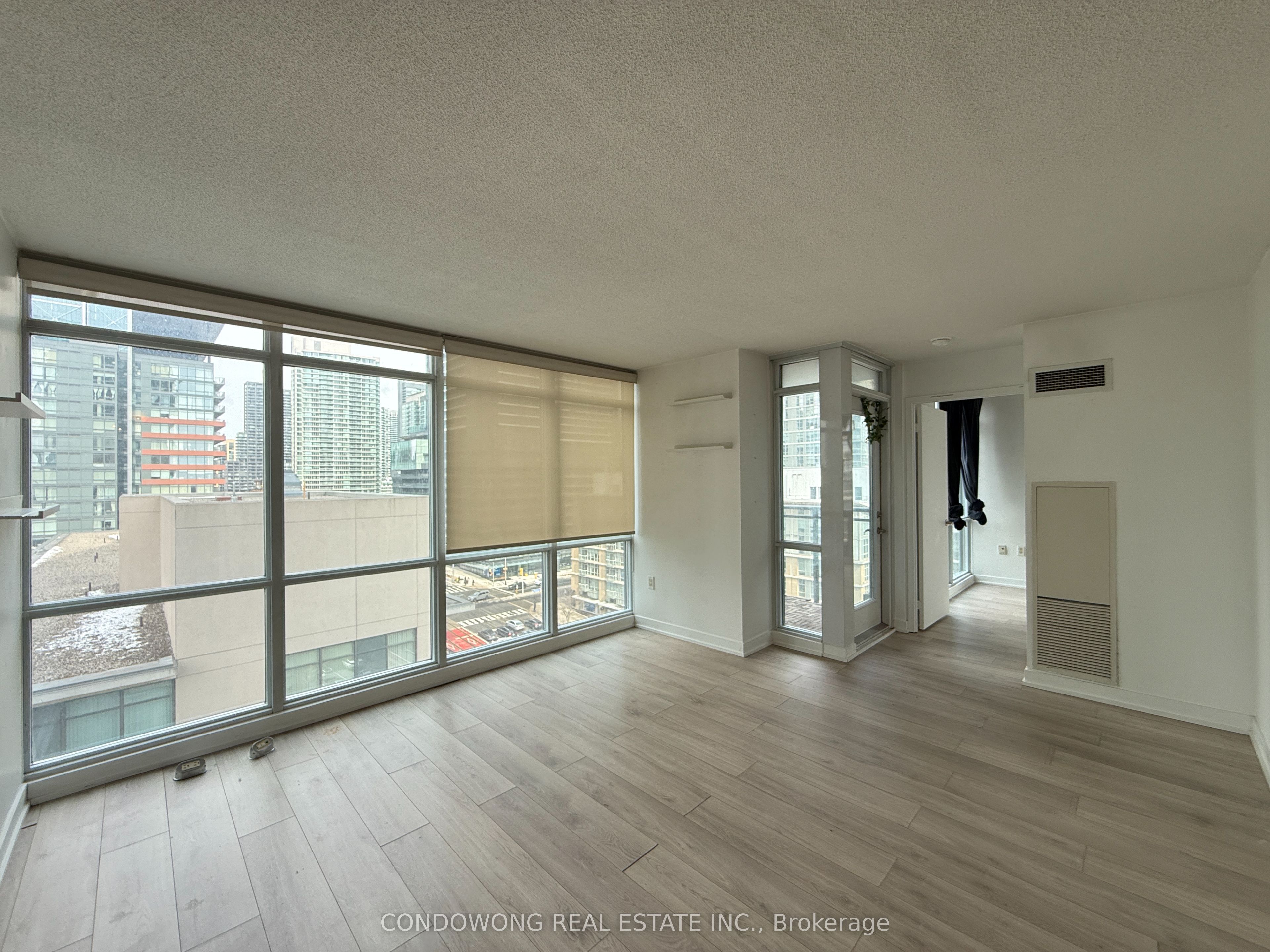 11 Brunel Court 1206, Toronto, ON M5V 3Y3 photo 2