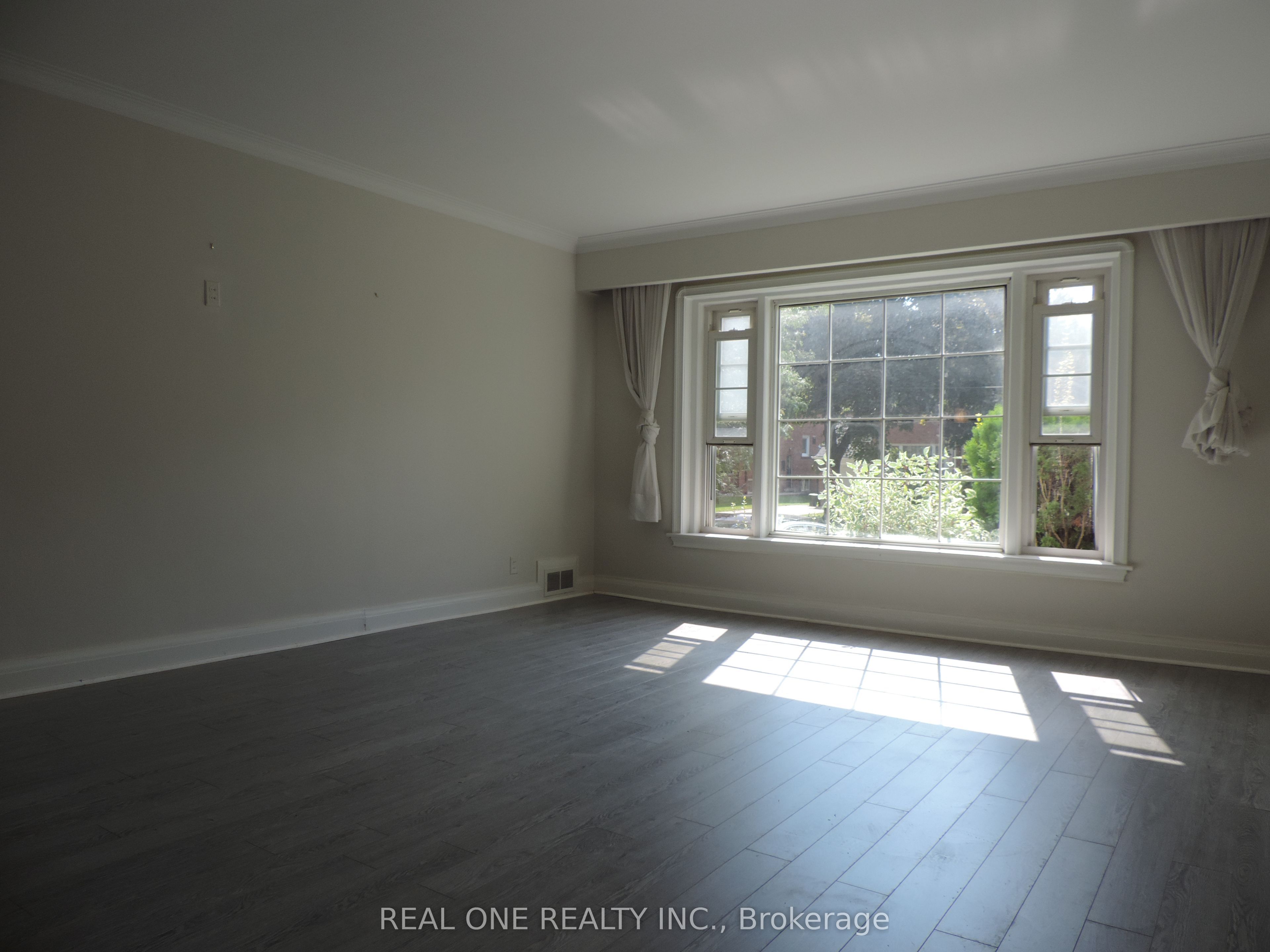 616 Briar Hill Avenue, Toronto, ON M5N 1N2 photo 2