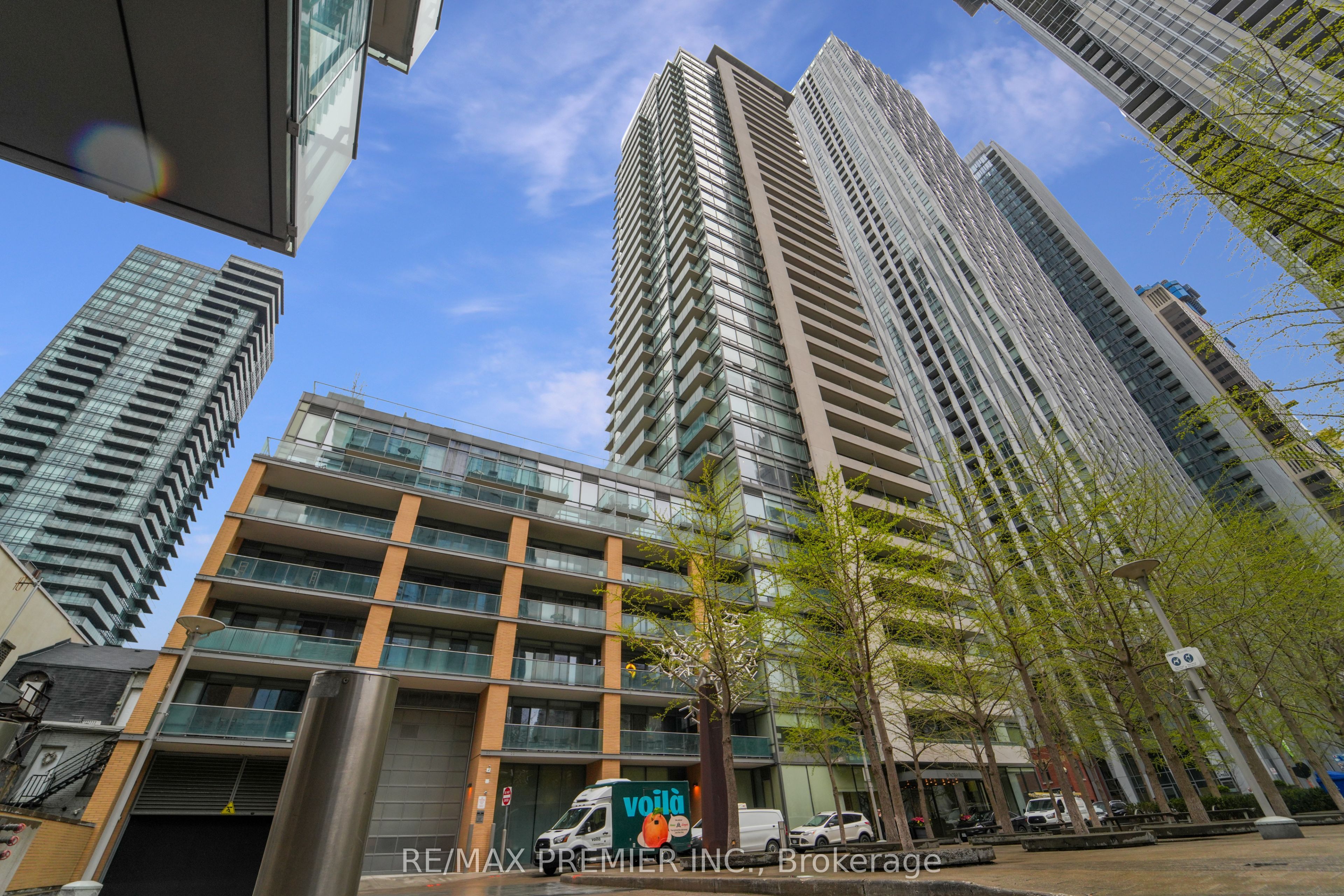 18 Yorkville Avenue 310, Toronto, ON M4W 3Y8