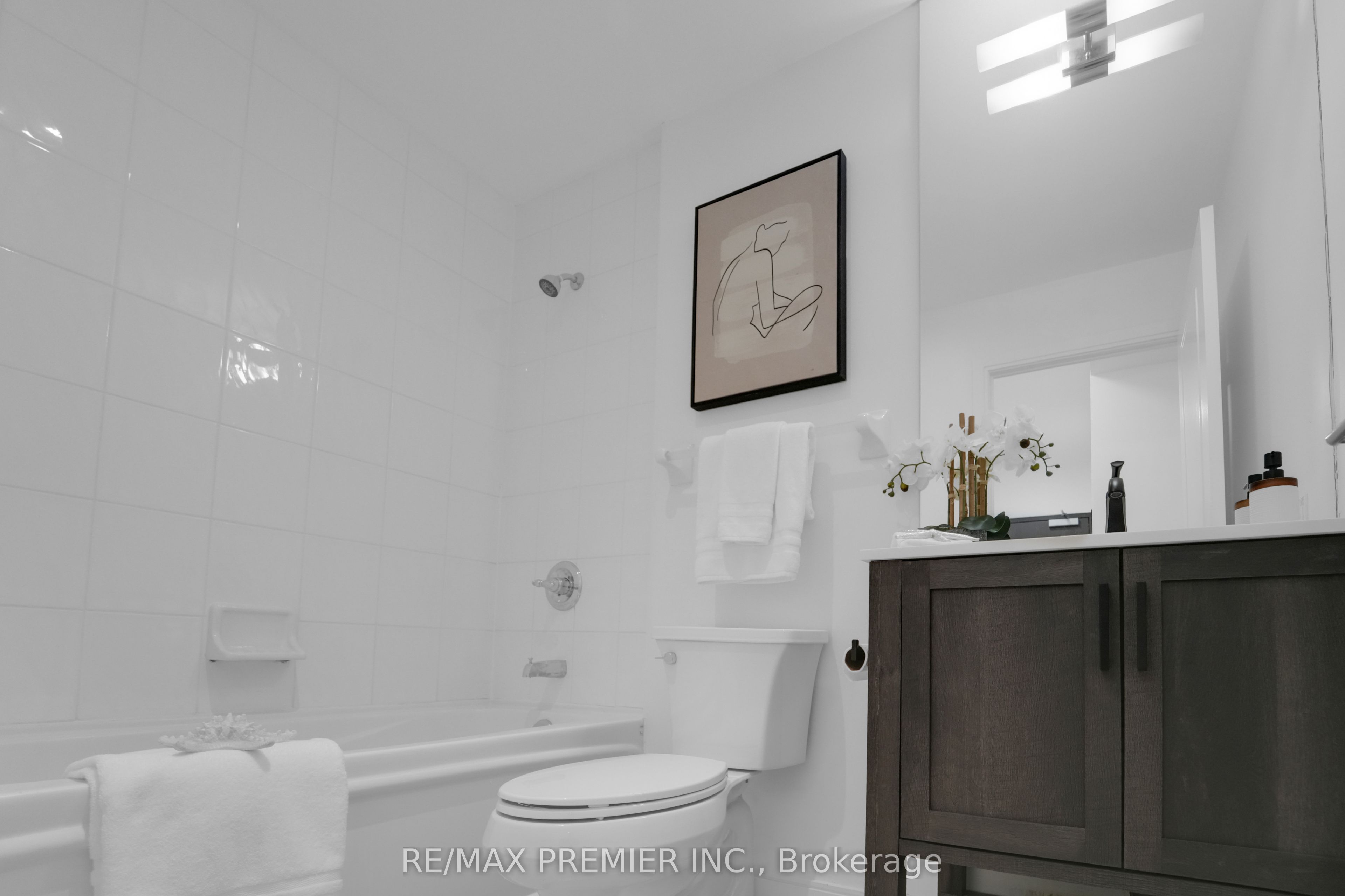 18 Yorkville Avenue 310, Toronto, ON M4W 3Y8 photo 4