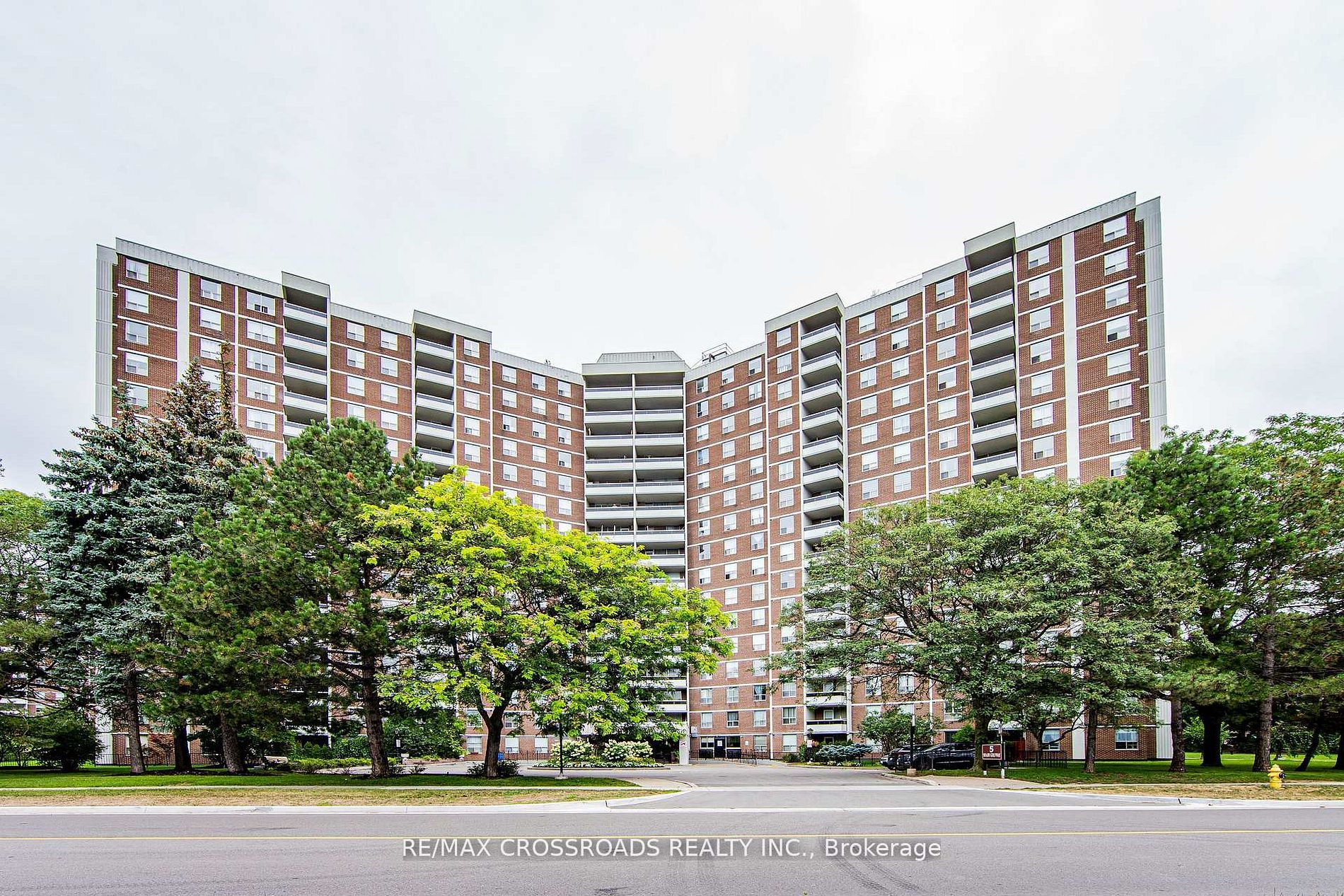 5 Shady Golfway 205, Toronto, ON M3C 3A5 photo 2