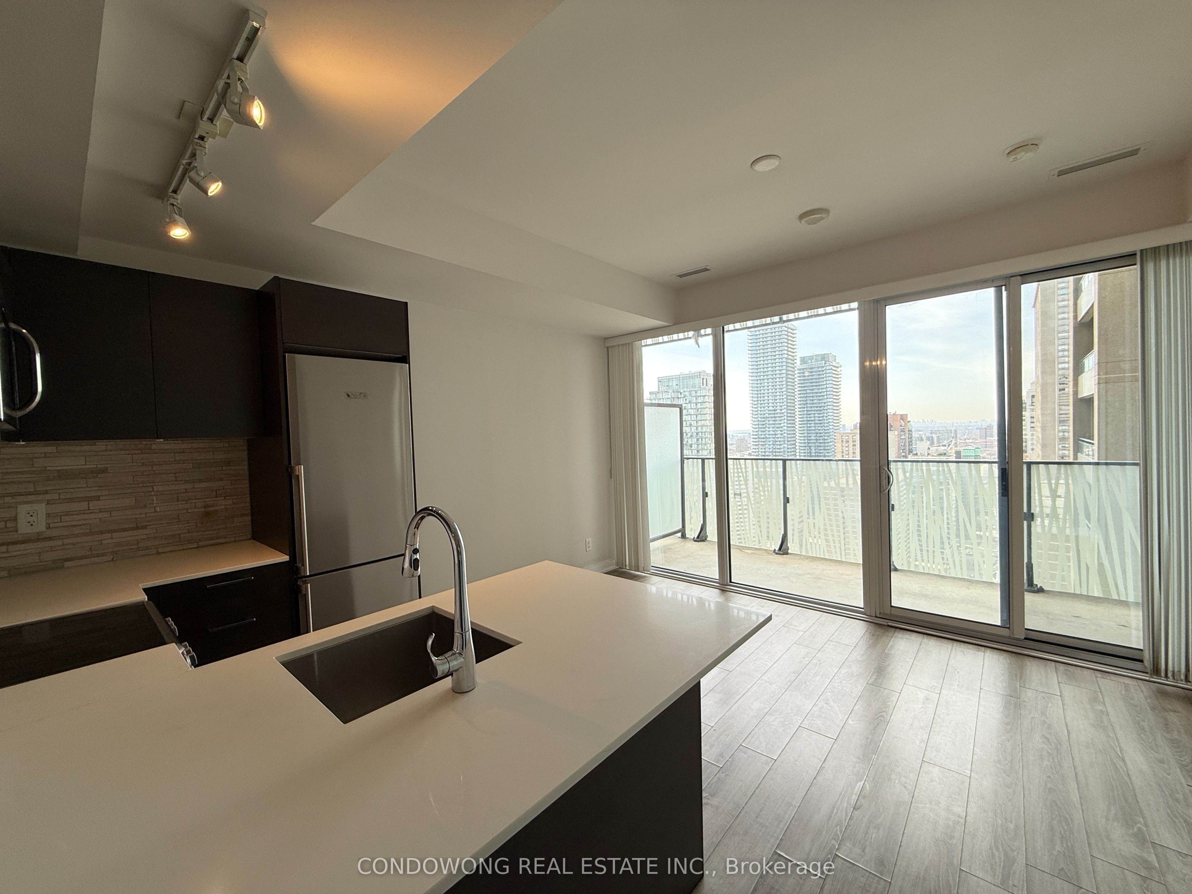 42 Charles Street E 2805, Toronto, ON M4Y 0B7