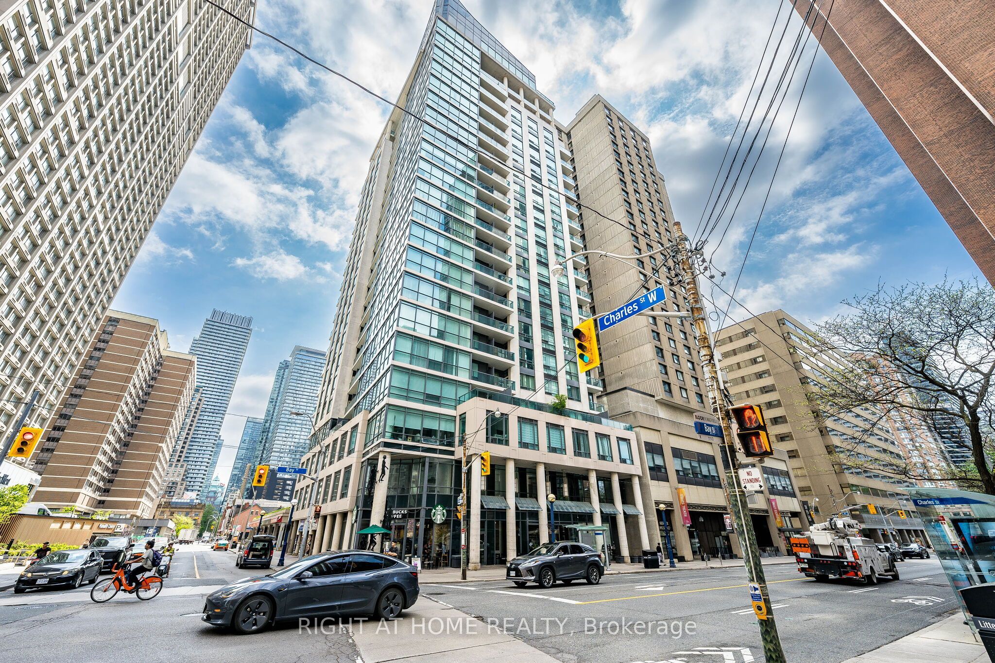 1121 Bay Street 1106, Toronto, ON M5S 3L9
