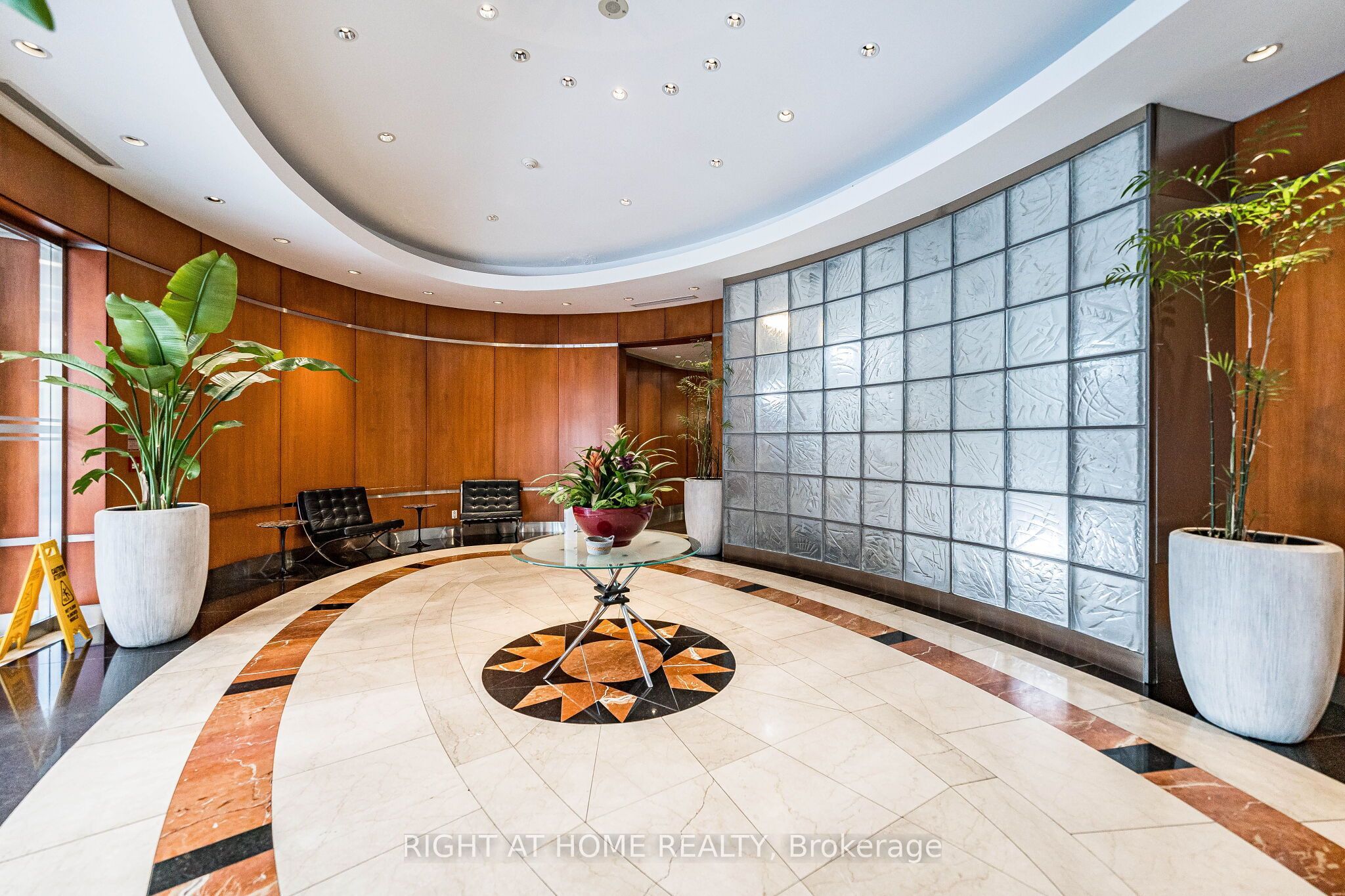 1121 Bay Street 1106, Toronto, ON M5S 3L9 photo 2