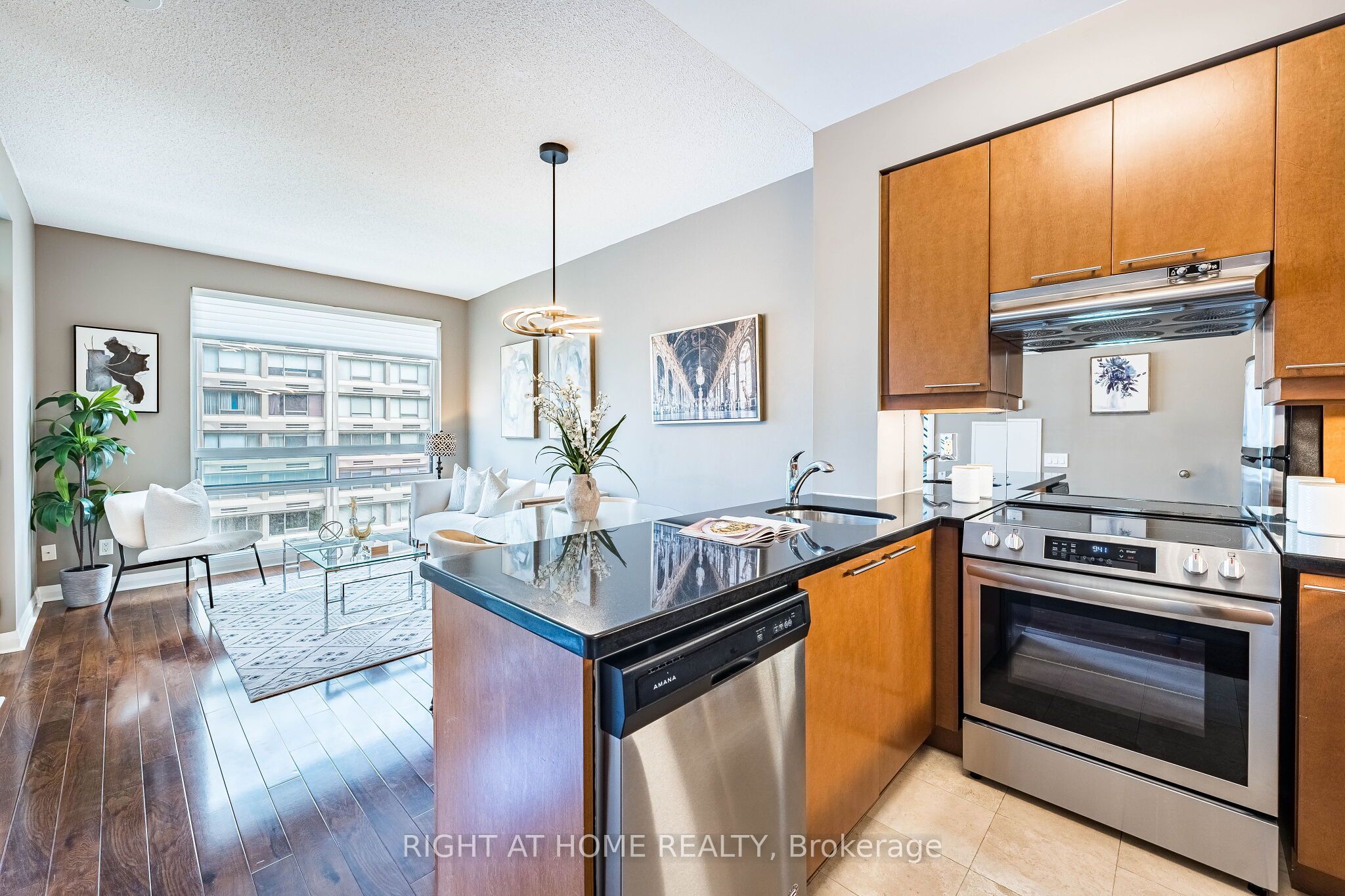 1121 Bay Street 1106, Toronto, ON M5S 3L9 photo 3