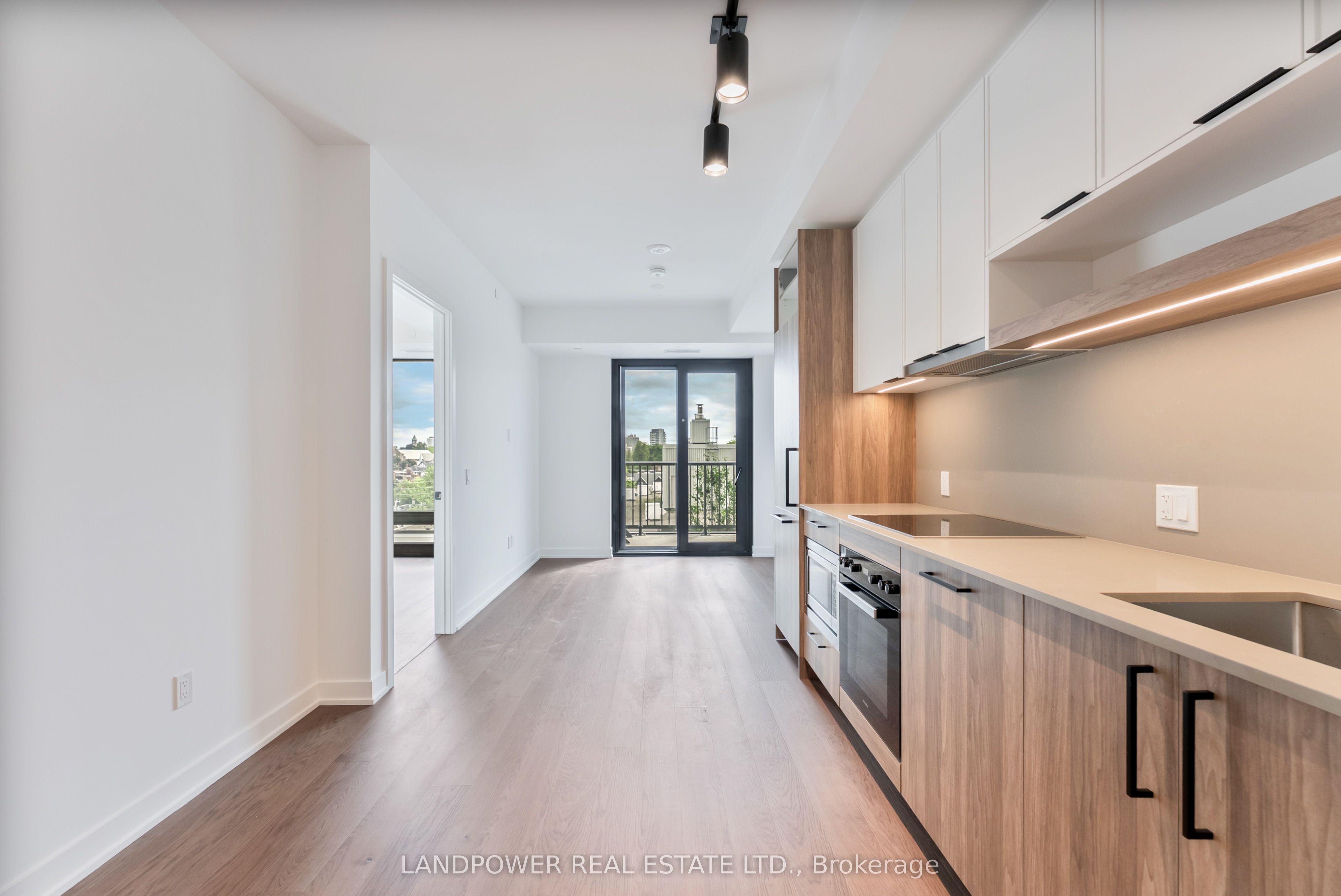89 Montclair Avenue 1019, Toronto, ON M5P 1P5