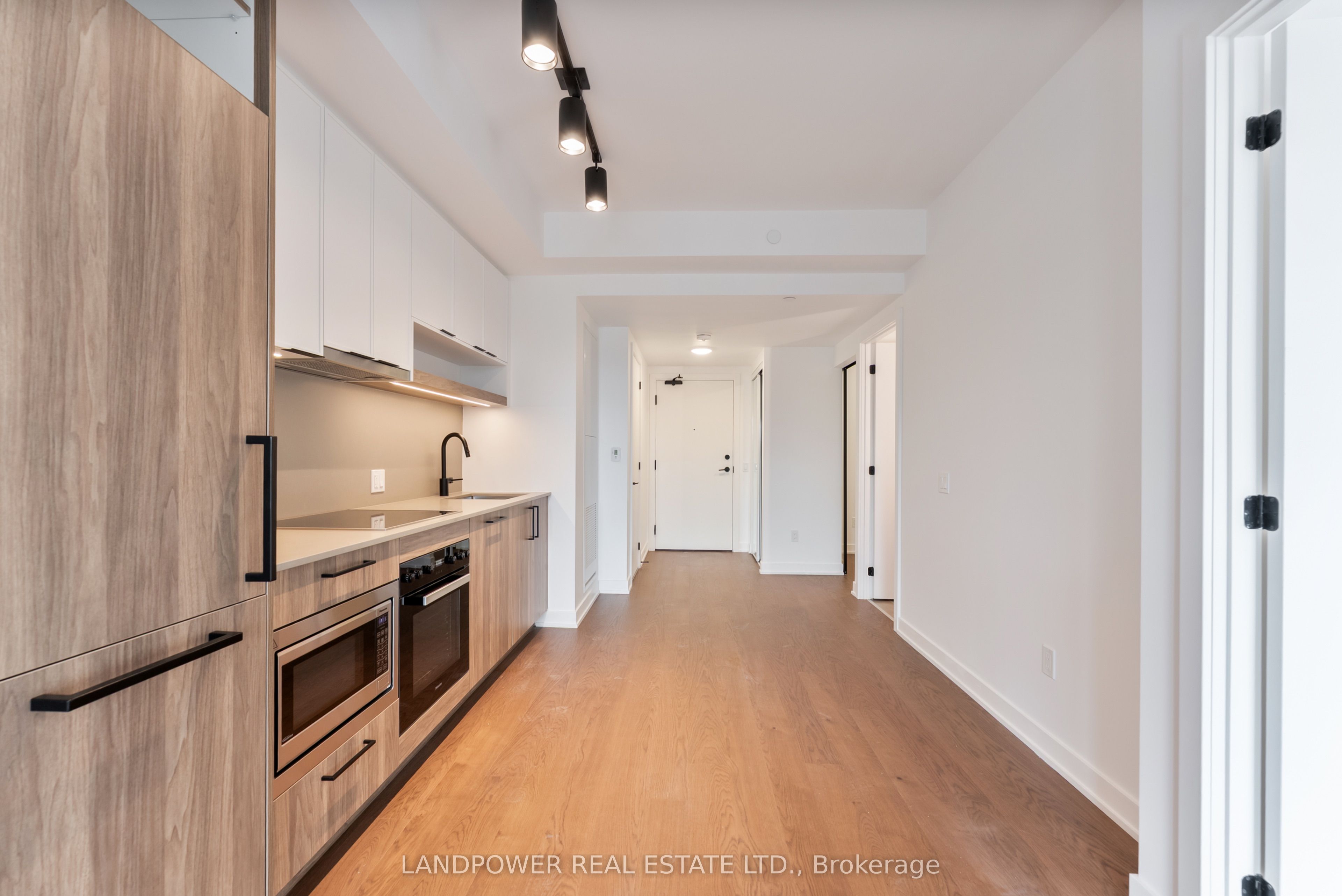 89 Montclair Avenue 1019, Toronto, ON M5P 1P5 photo 3