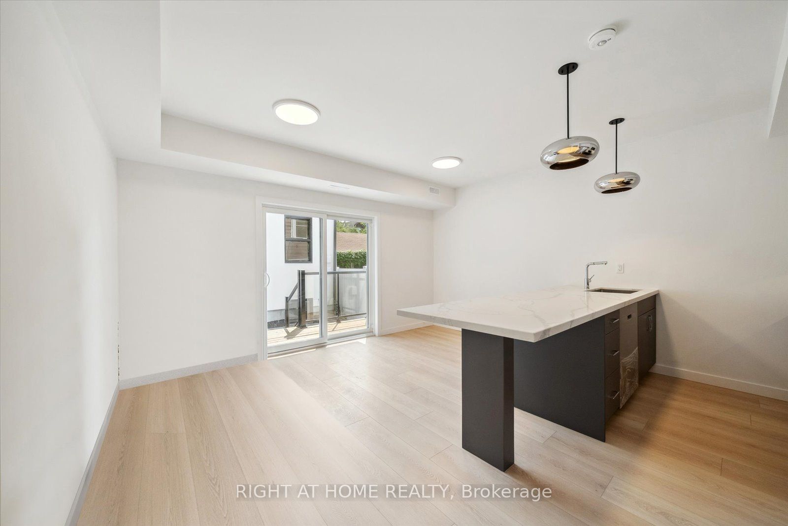 367 Howland Avenue 2, Toronto, ON M5R 3C1 photo 5