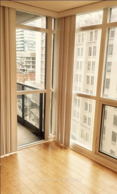 25 Carlton Street 1008, Toronto, ON M5B 1L4 photo 3
