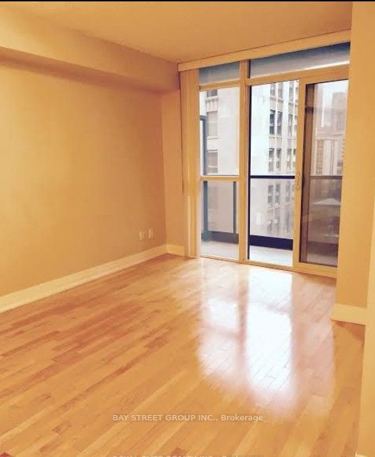 25 Carlton Street 1008, Toronto, ON M5B 1L4 photo 4