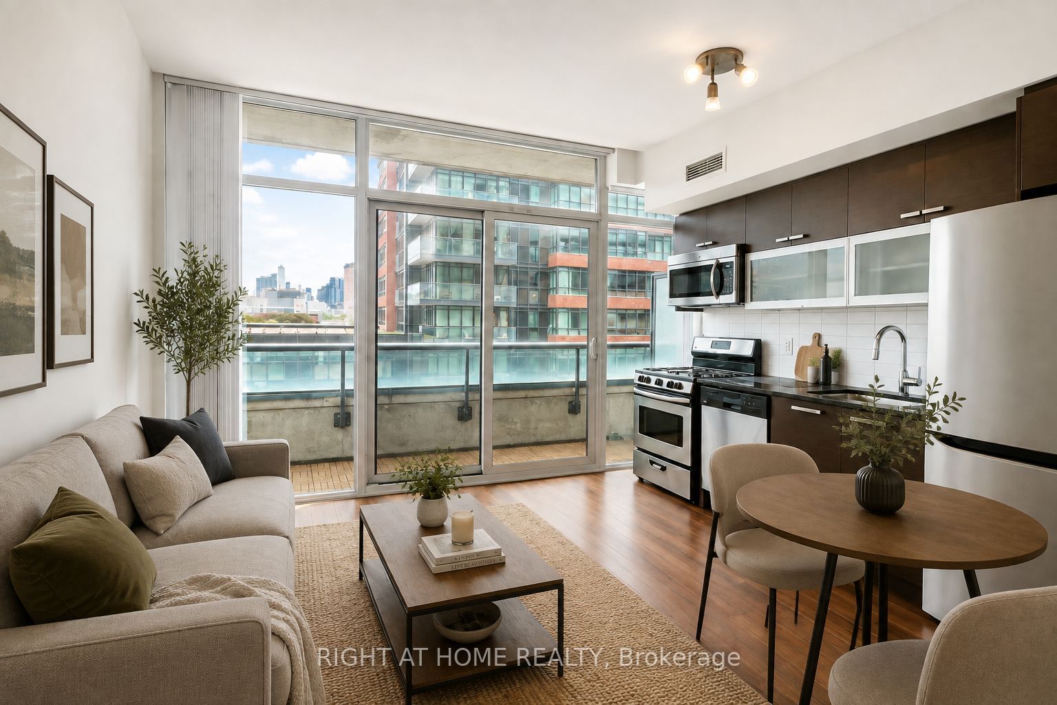 36 Lisgar Street 827E, Toronto, ON M6J 0C7 photo 2