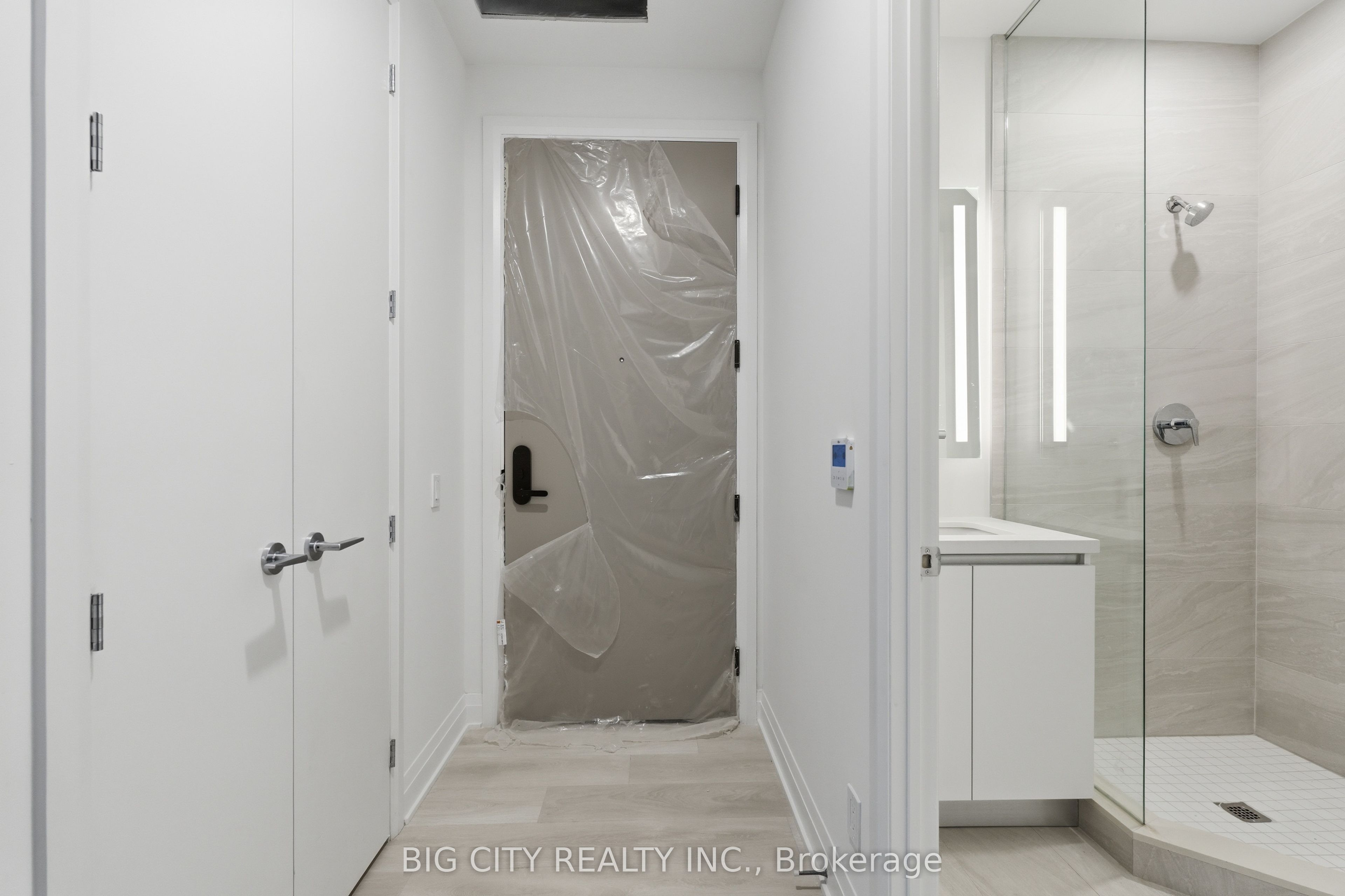 25 Frederick Todd Way 201, Toronto, ON M4G 0C9 photo 2
